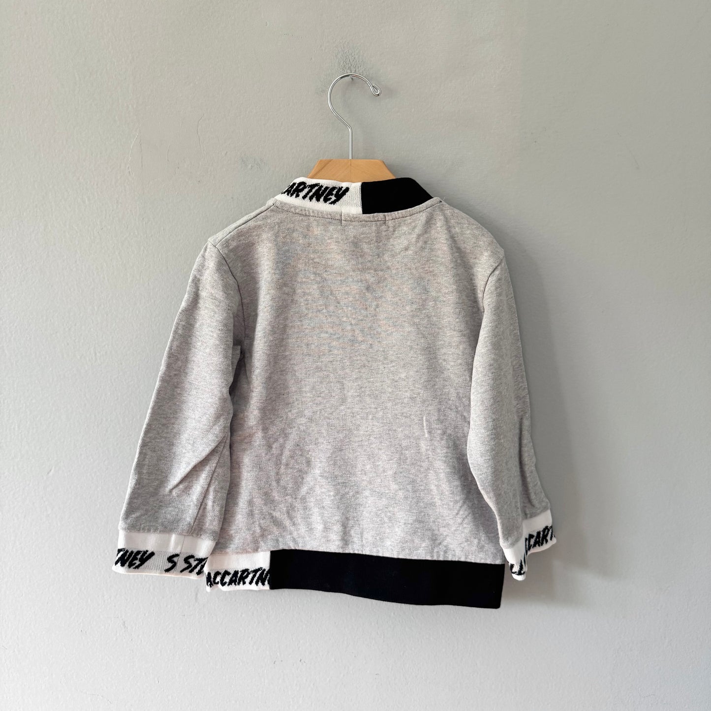 Stella McCartney / Light grey sweatshirt / 4Y