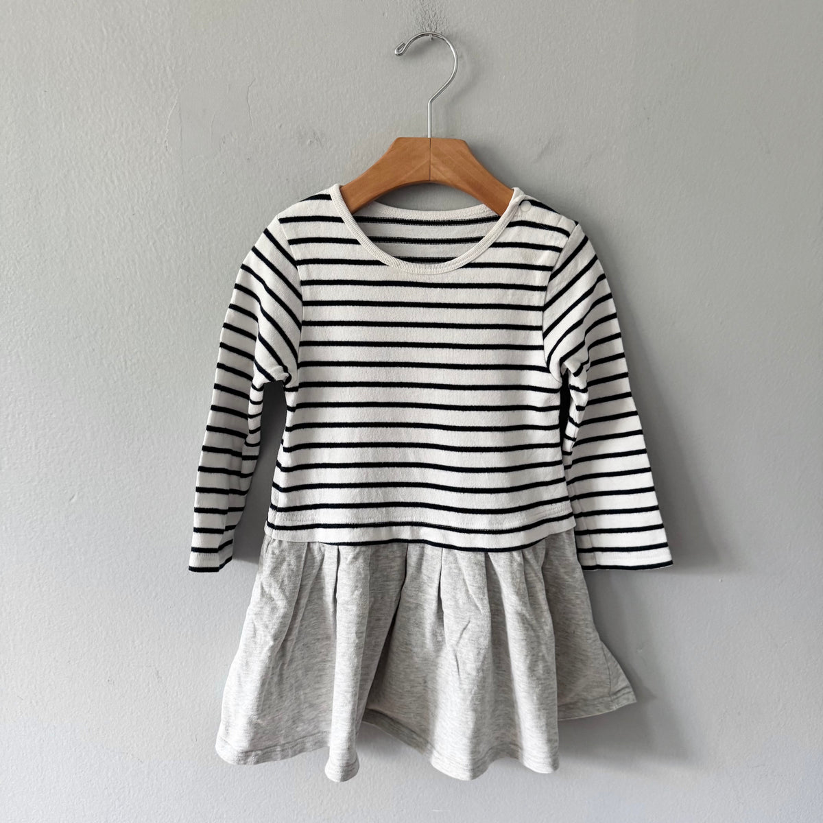 Uniqlo / Stripe x light grey long sleeve dress / 3Y