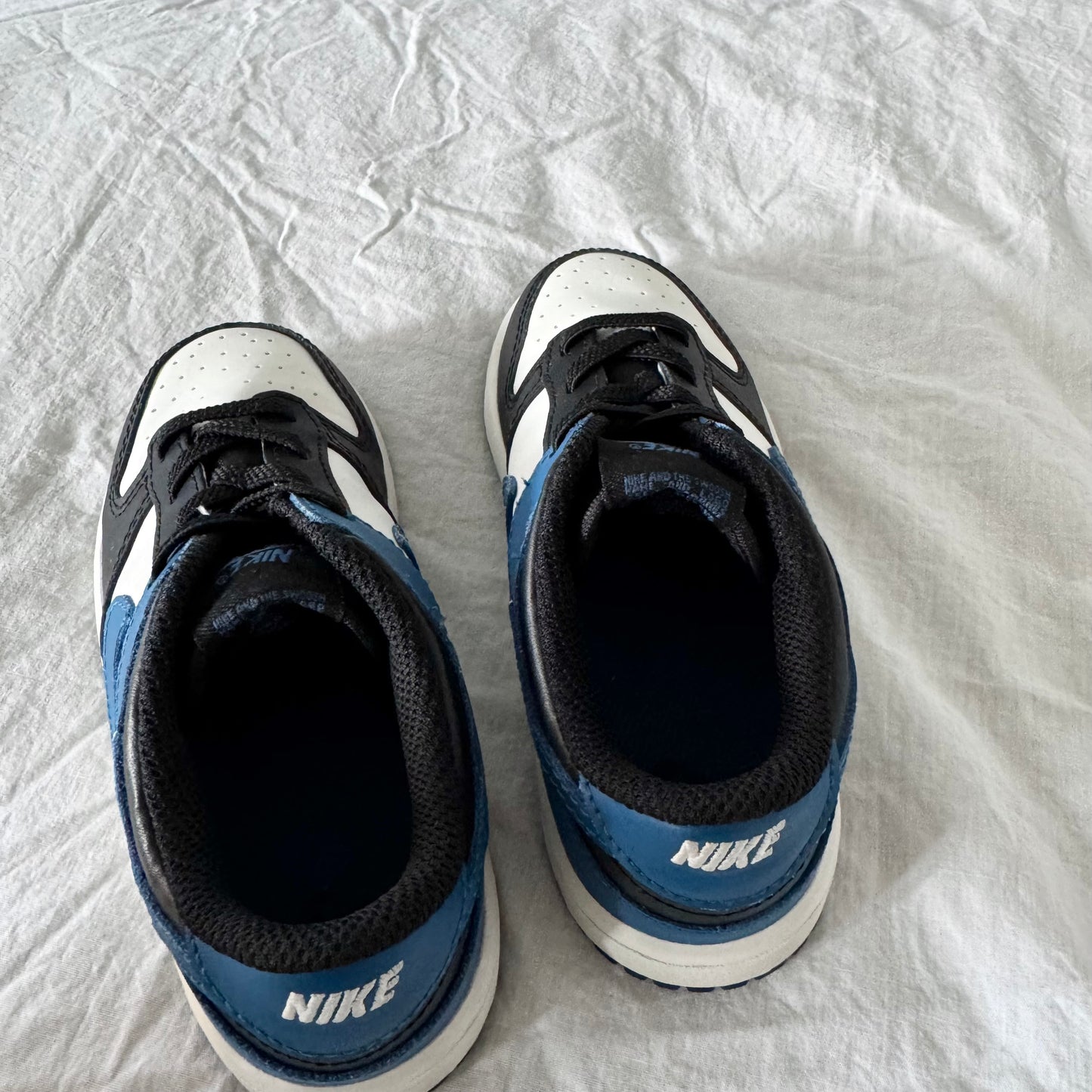 Nike / Running Shoes / US10