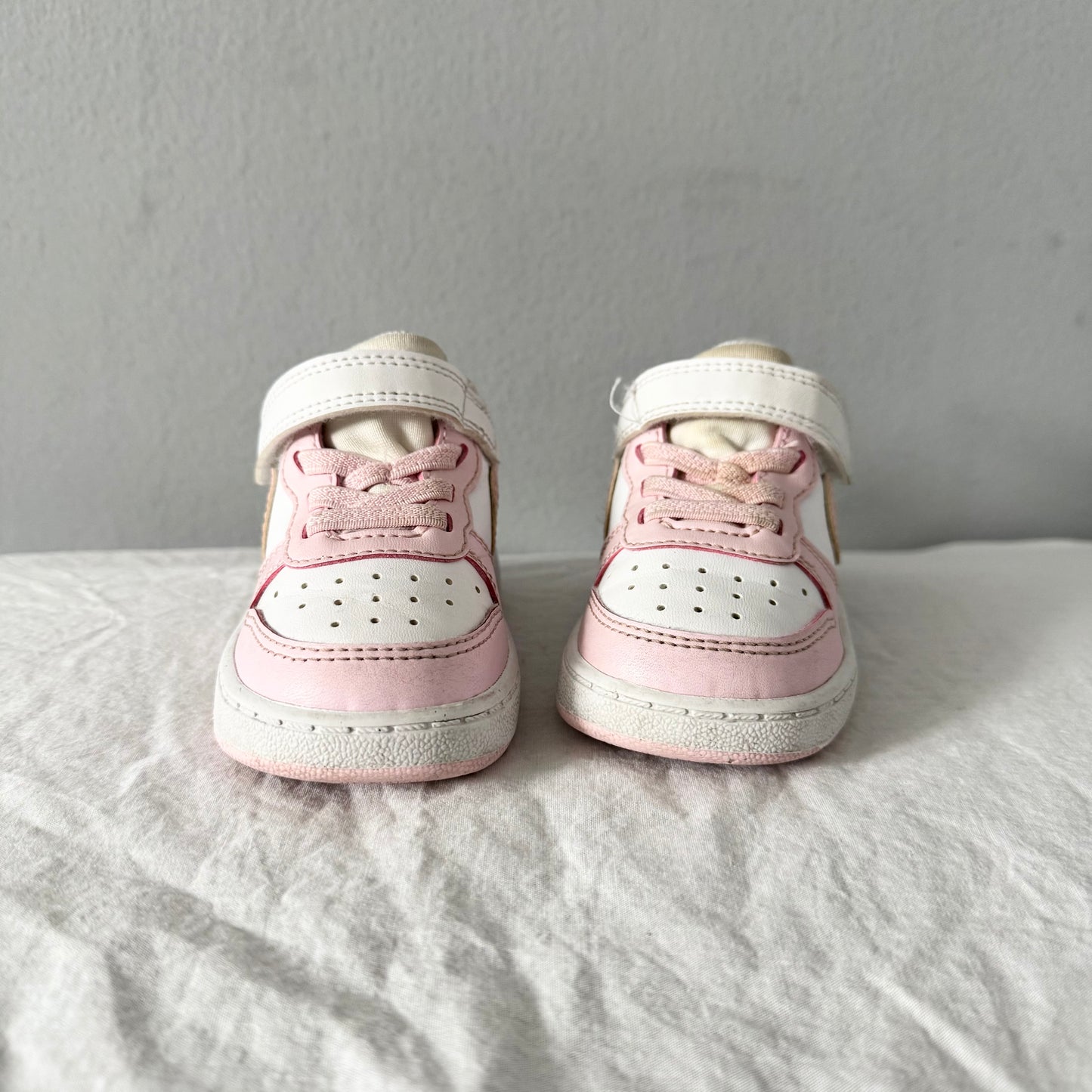 Nike / Running Shoes / US5