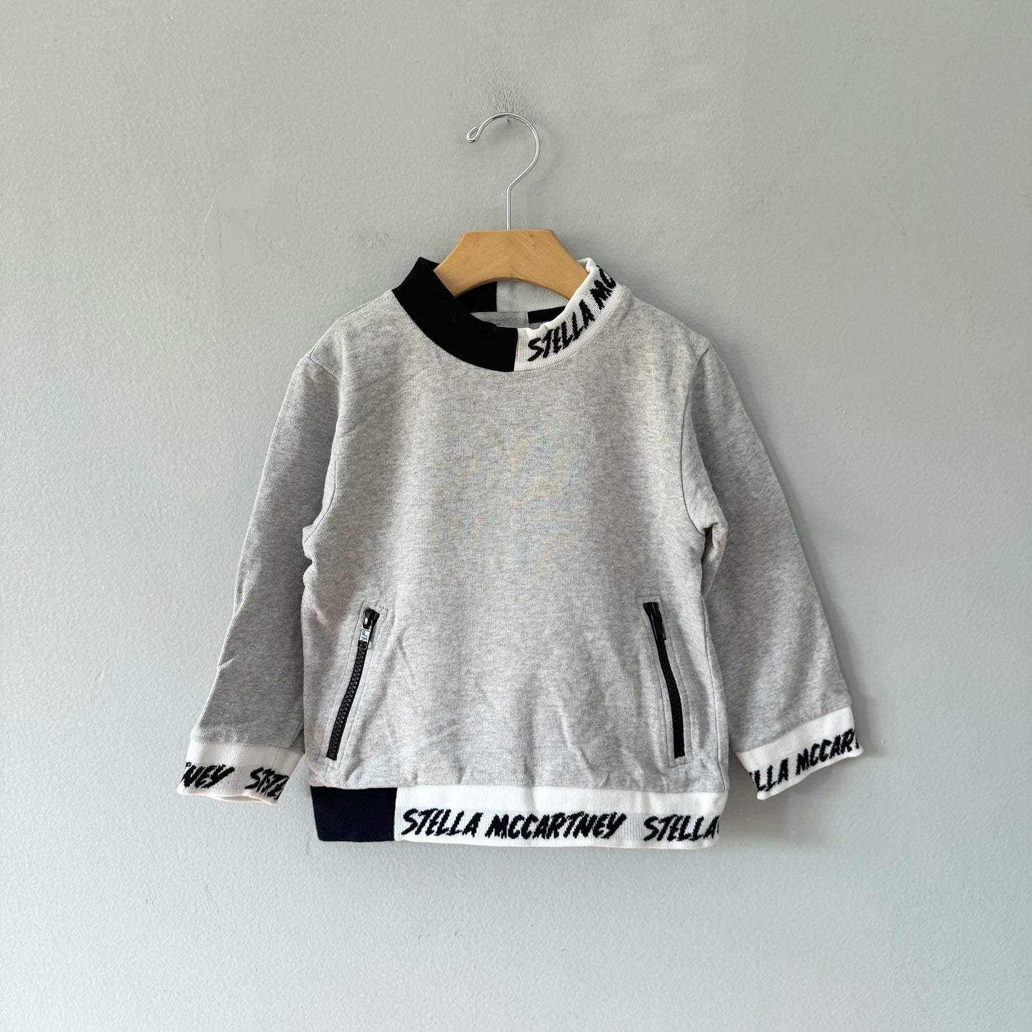 Stella McCartney / Light grey sweatshirt / 4Y
