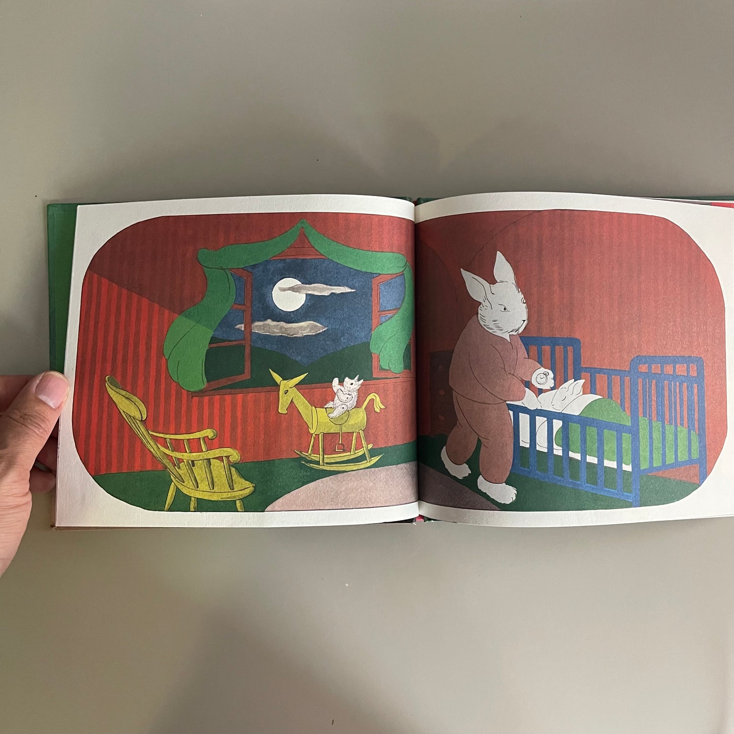 My World, a companion to GOODNIGHT MOON / Margaret Wise Brown