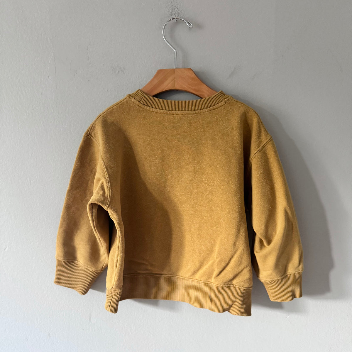 Uniqlo / Mustard sweatshirt / 3Y