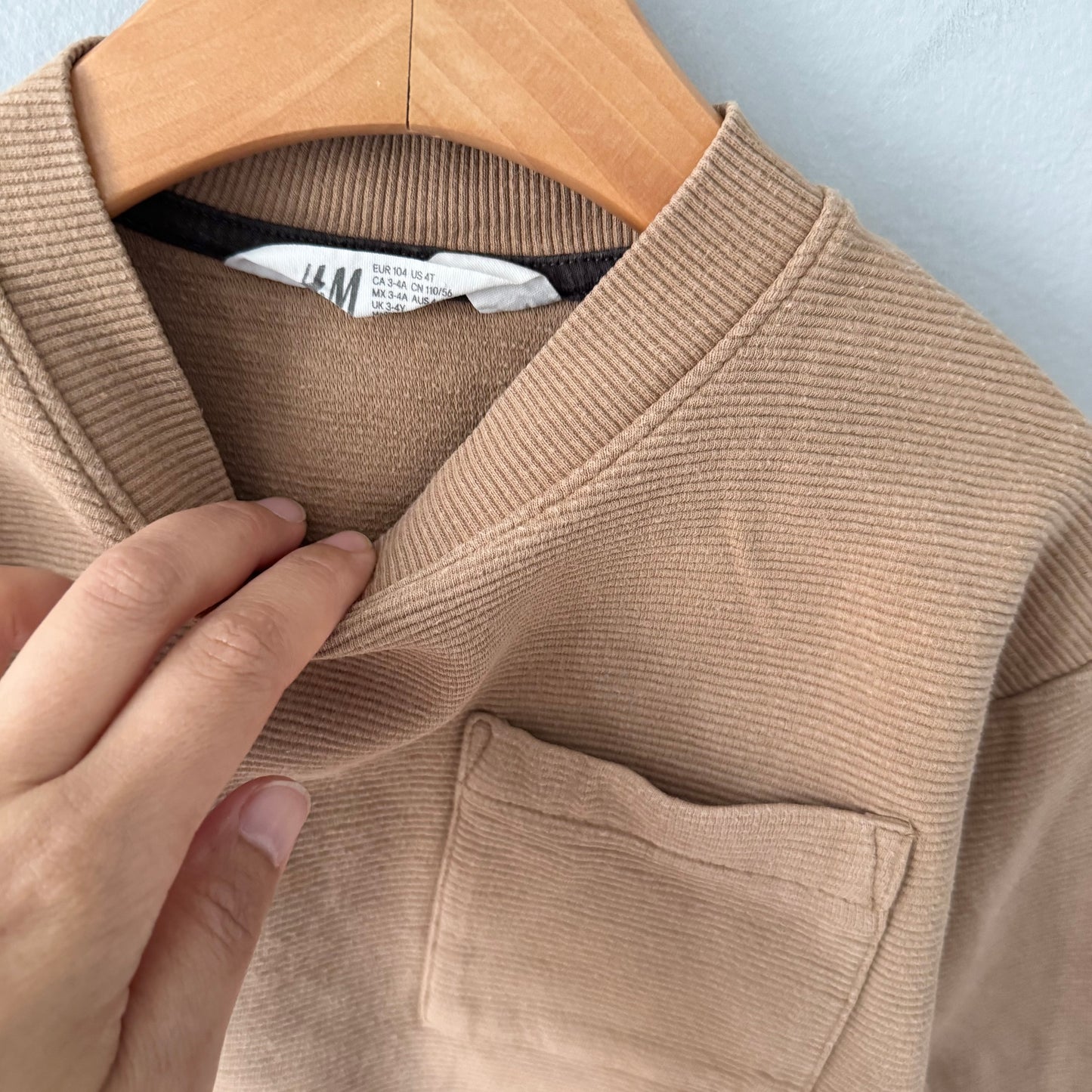 H&M / Camel brown sweatshirt / 3-4Y