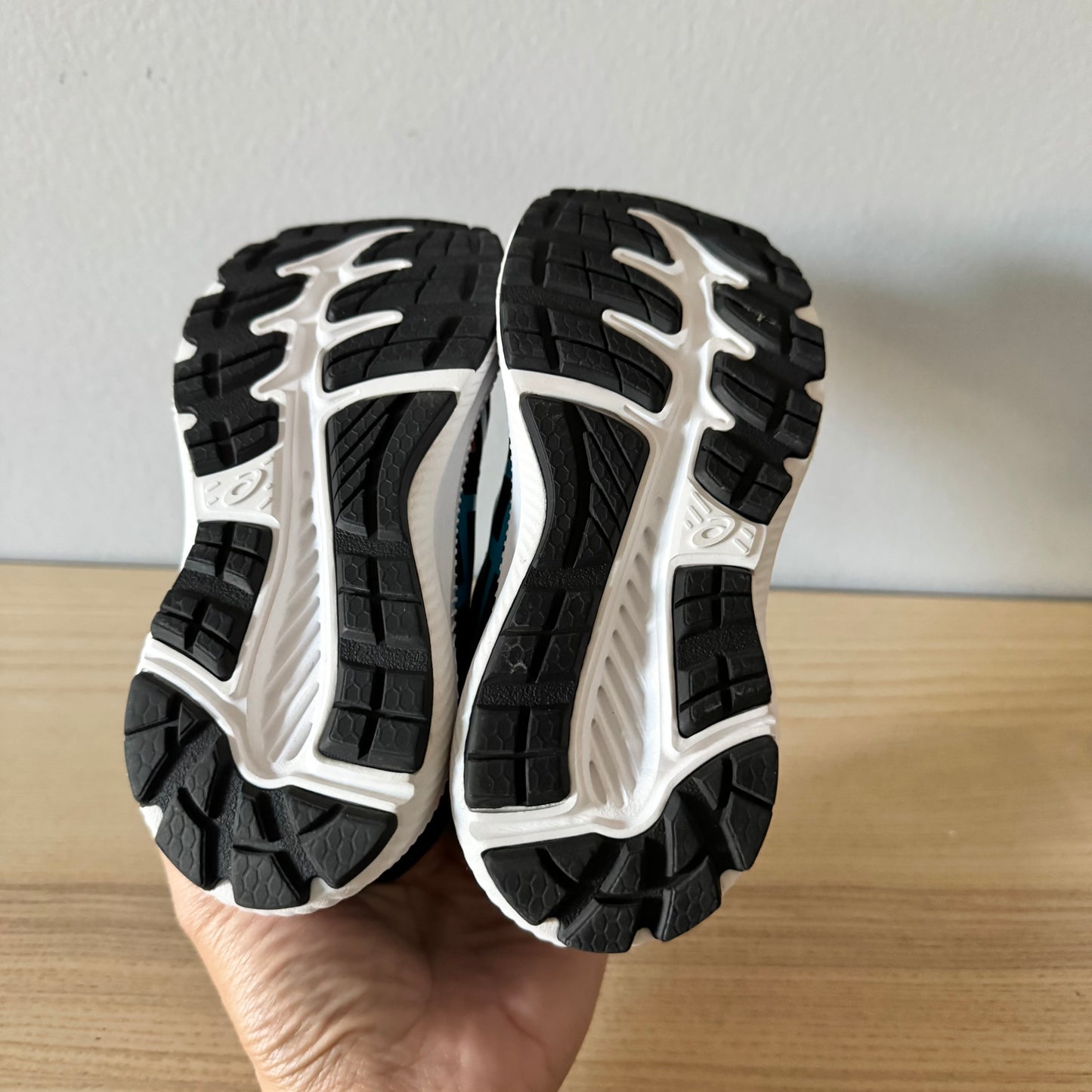 Asics / Shoes / US11