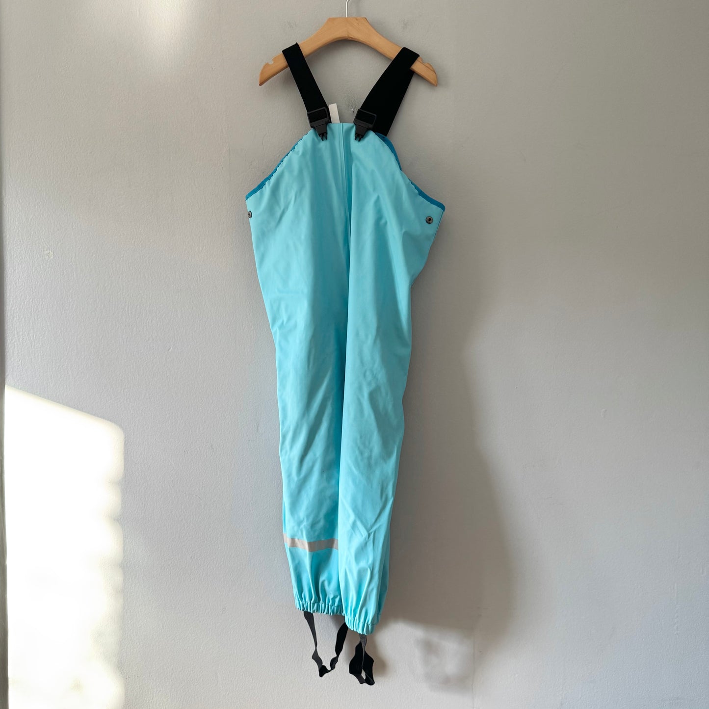 H&M / Light blue rain pants with strap / 4-6Y