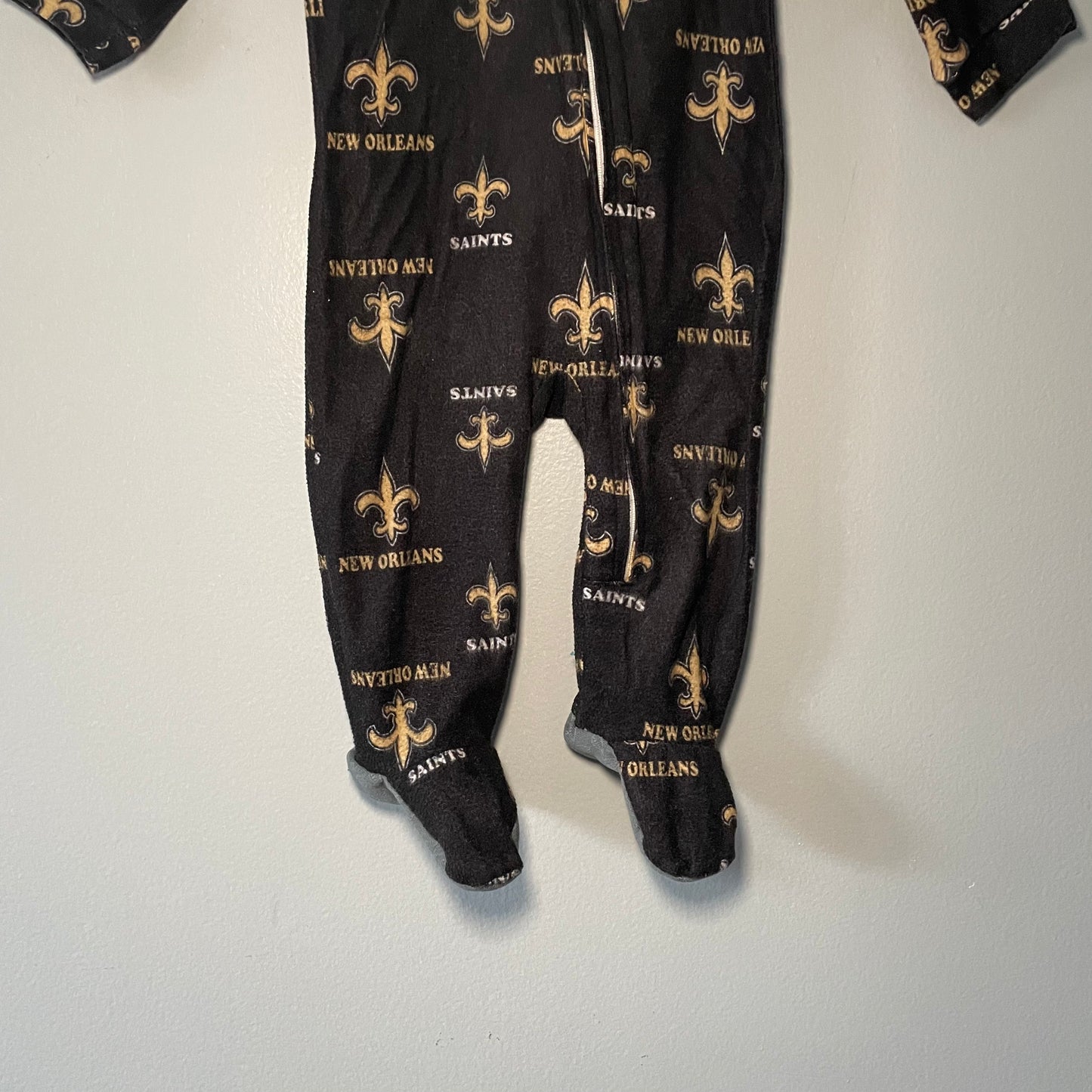 NFL / Black fleece romper / 6-9M