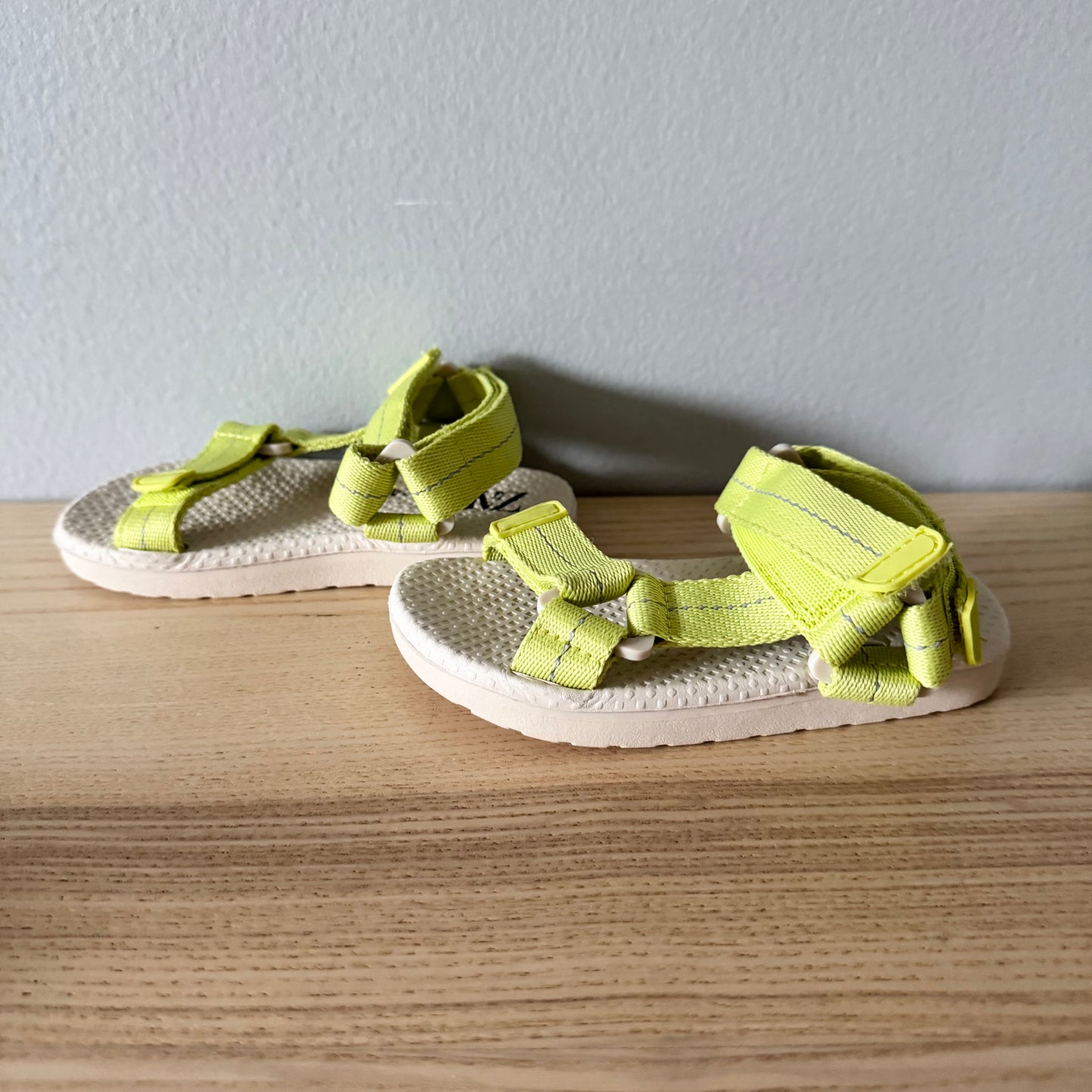 Zara / Sandales / 24(US6-7)