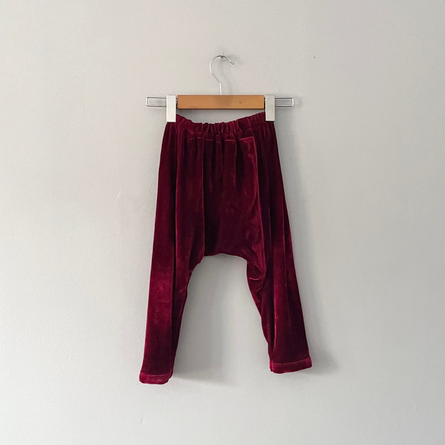 No brand / Burgundy velour harem pants / 3Y