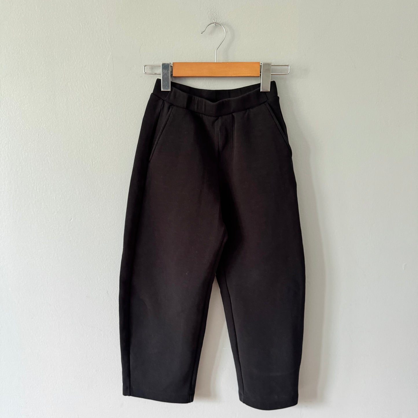 Uniqlo / Black relax pants / 7-8Y