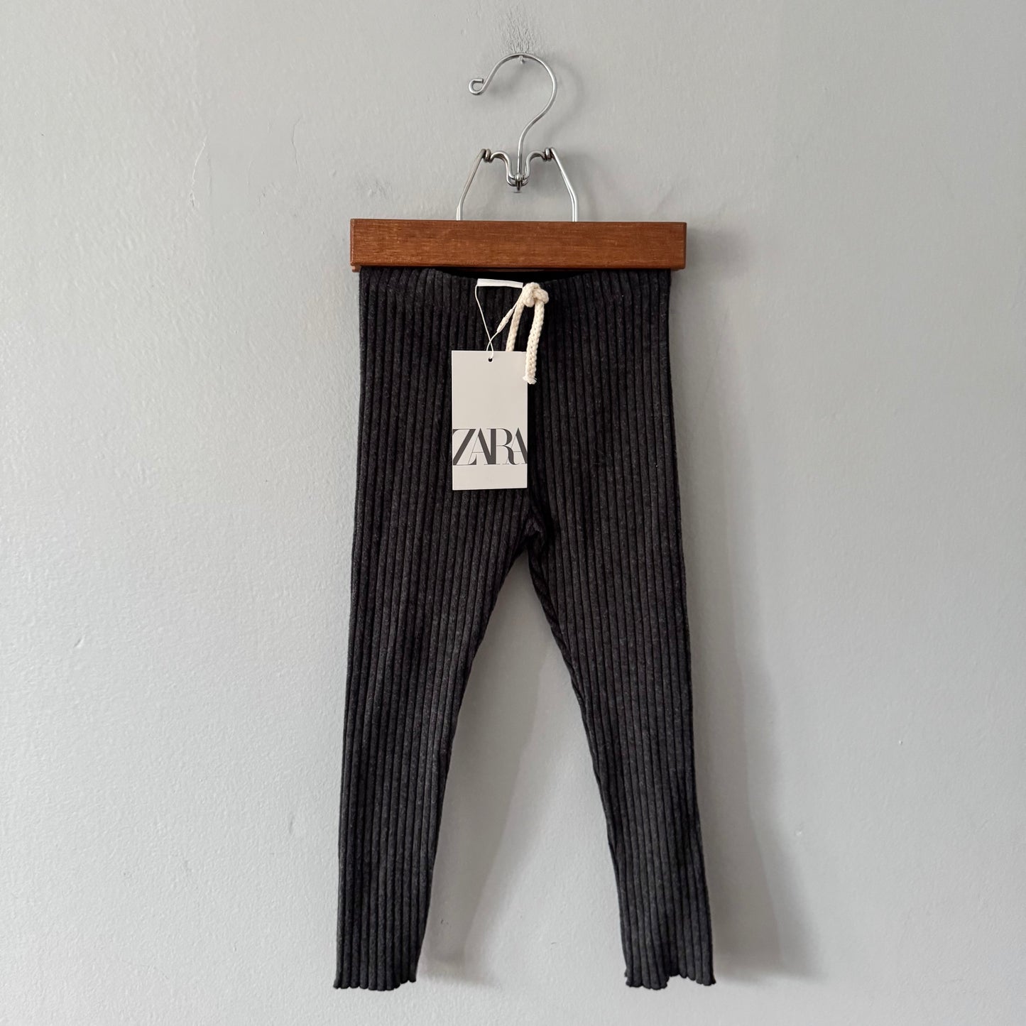 Zara / Grey ribbed knit leggings / 3Y - New with tag