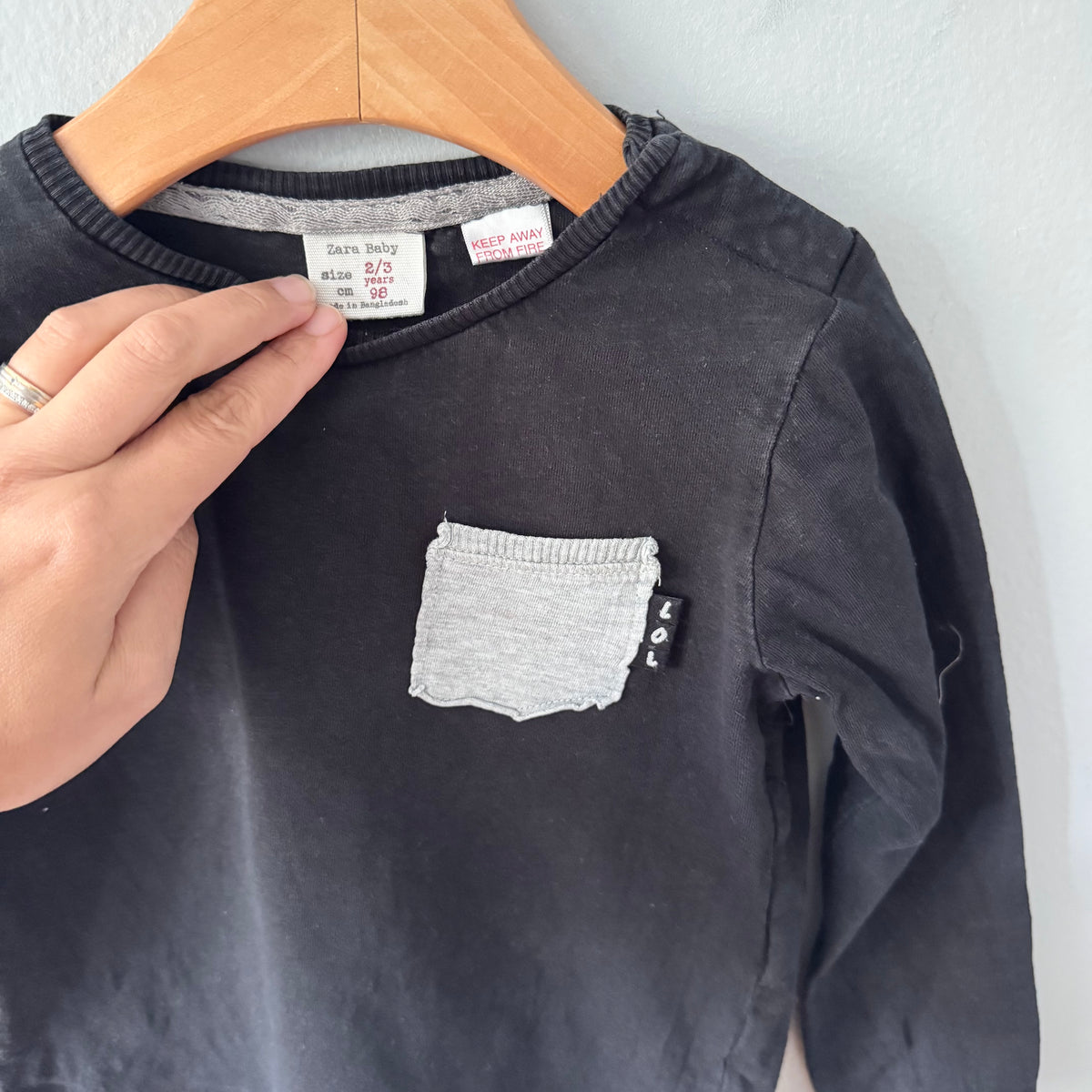 Zara / Black long sleeve T-shirt / 2-3Y