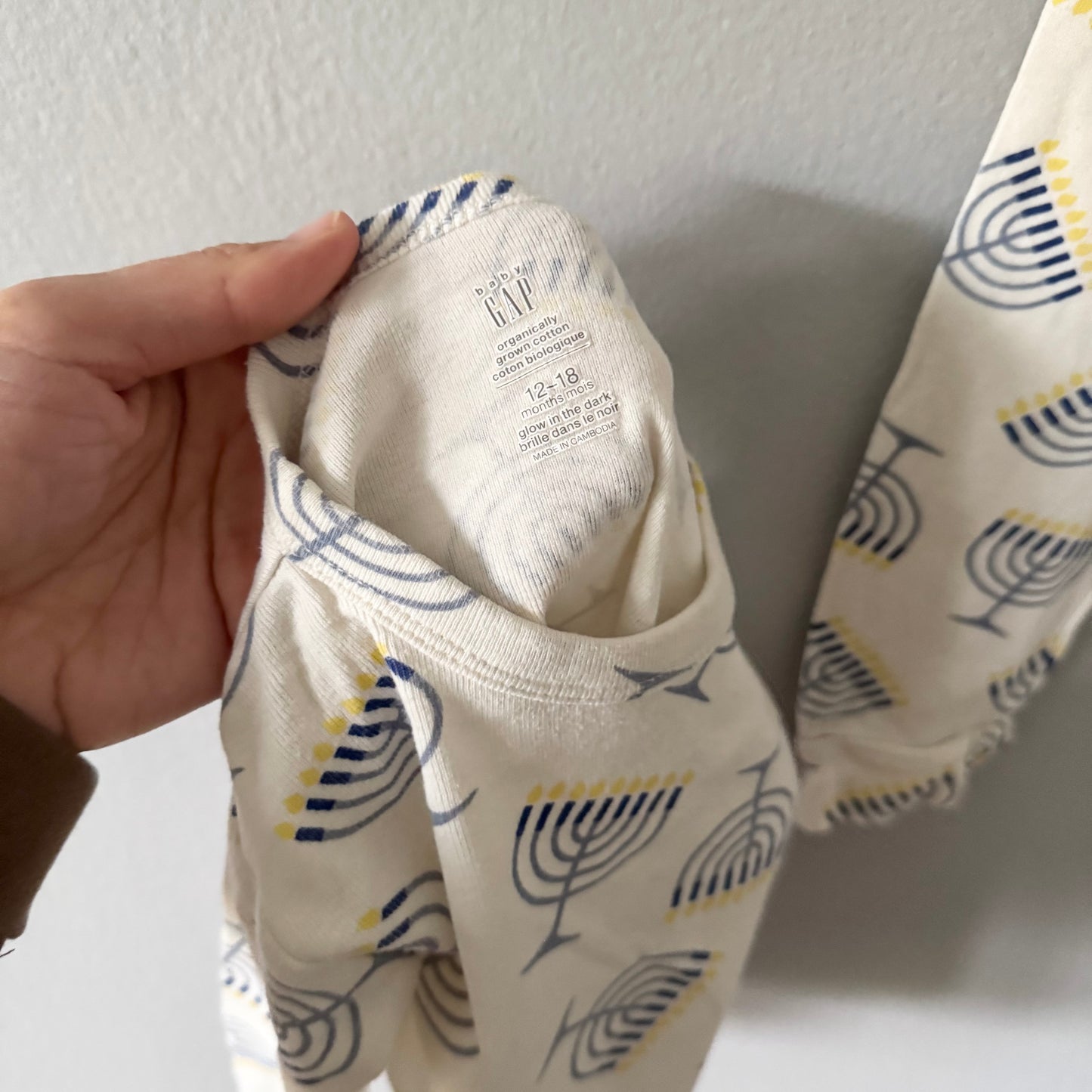 Gap / White Hanukkah pajama set / 12-18M