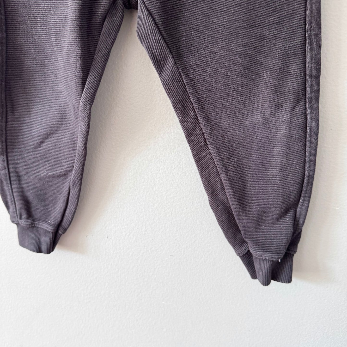 Zara / Black jogger pants / 3-4Y