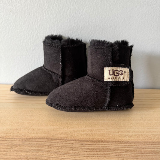 Ugg / Black bootie / US5-6