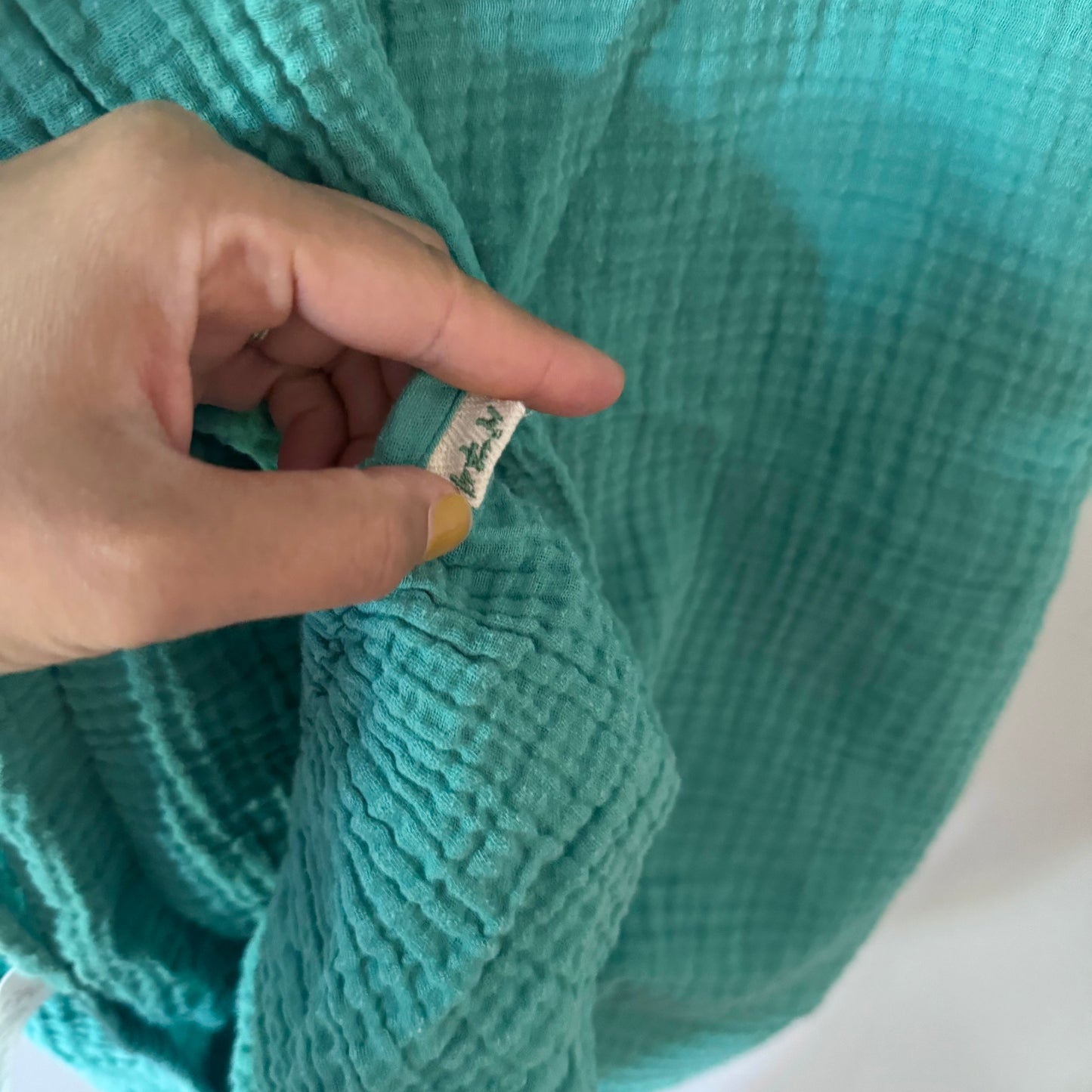 n 74 / Green muslin crib sheet
