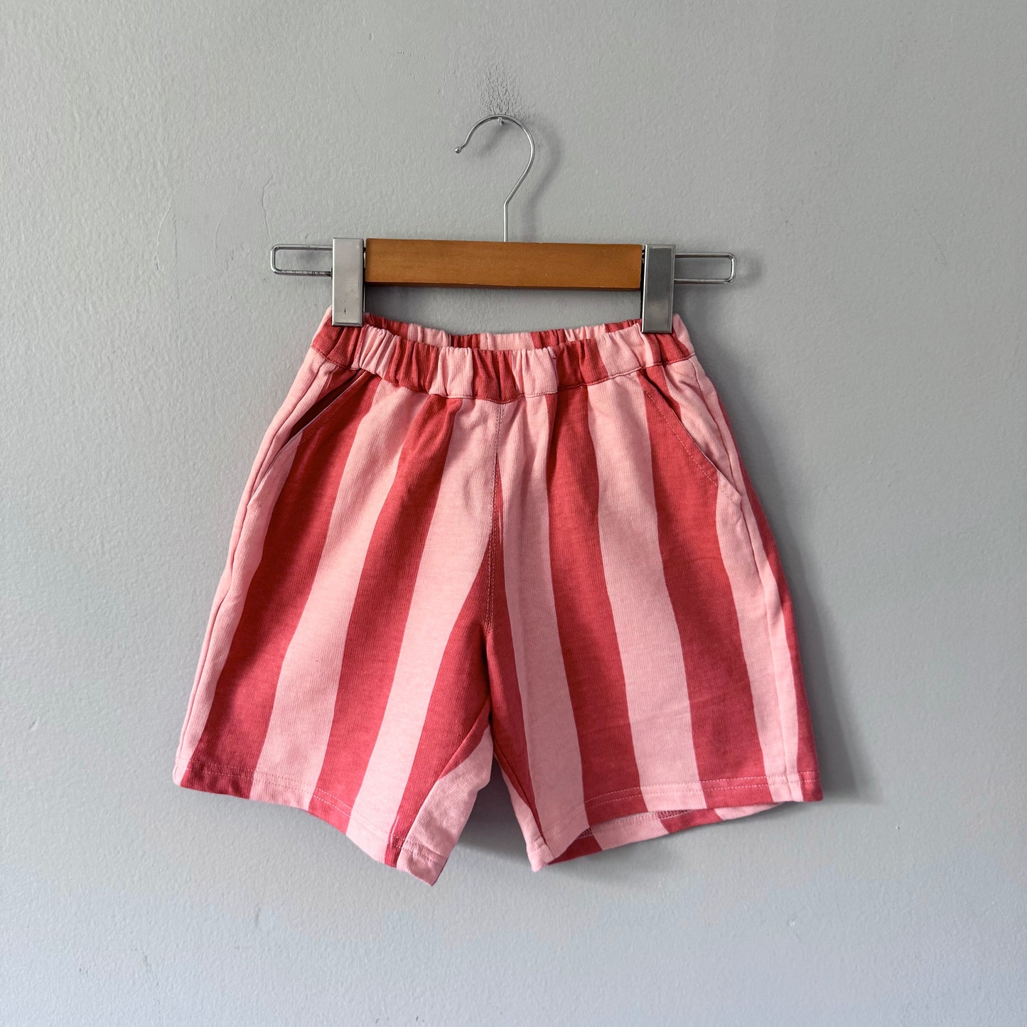 Mini Topia / Pink stripe crew shorts / 6Y