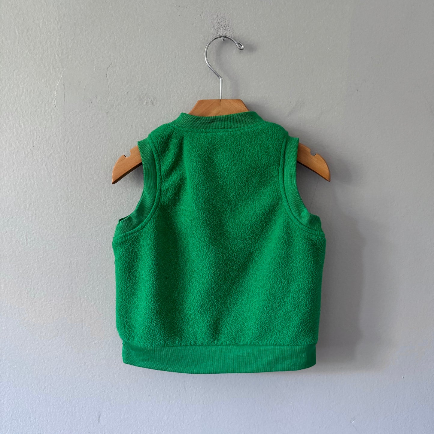 Disney / Green Tigger fleece vest / 18M