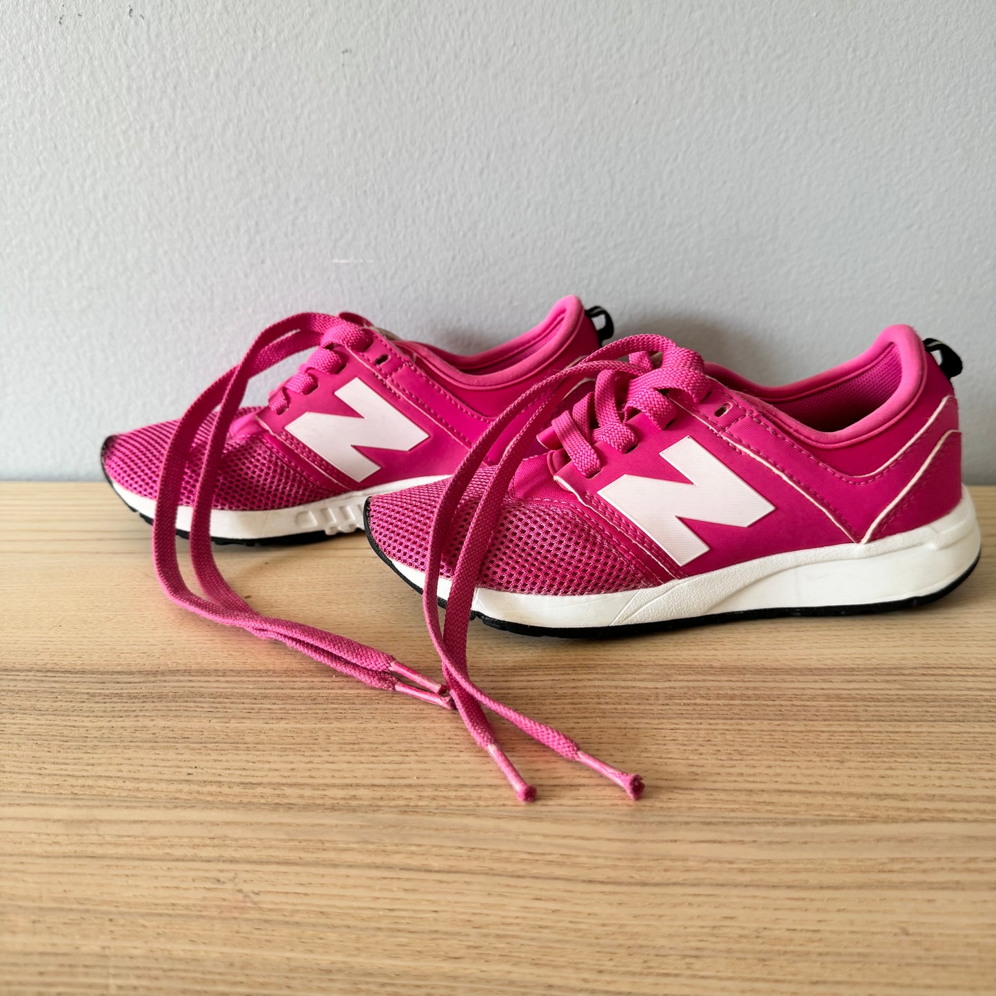 New Balance / Pink sneaker / US13