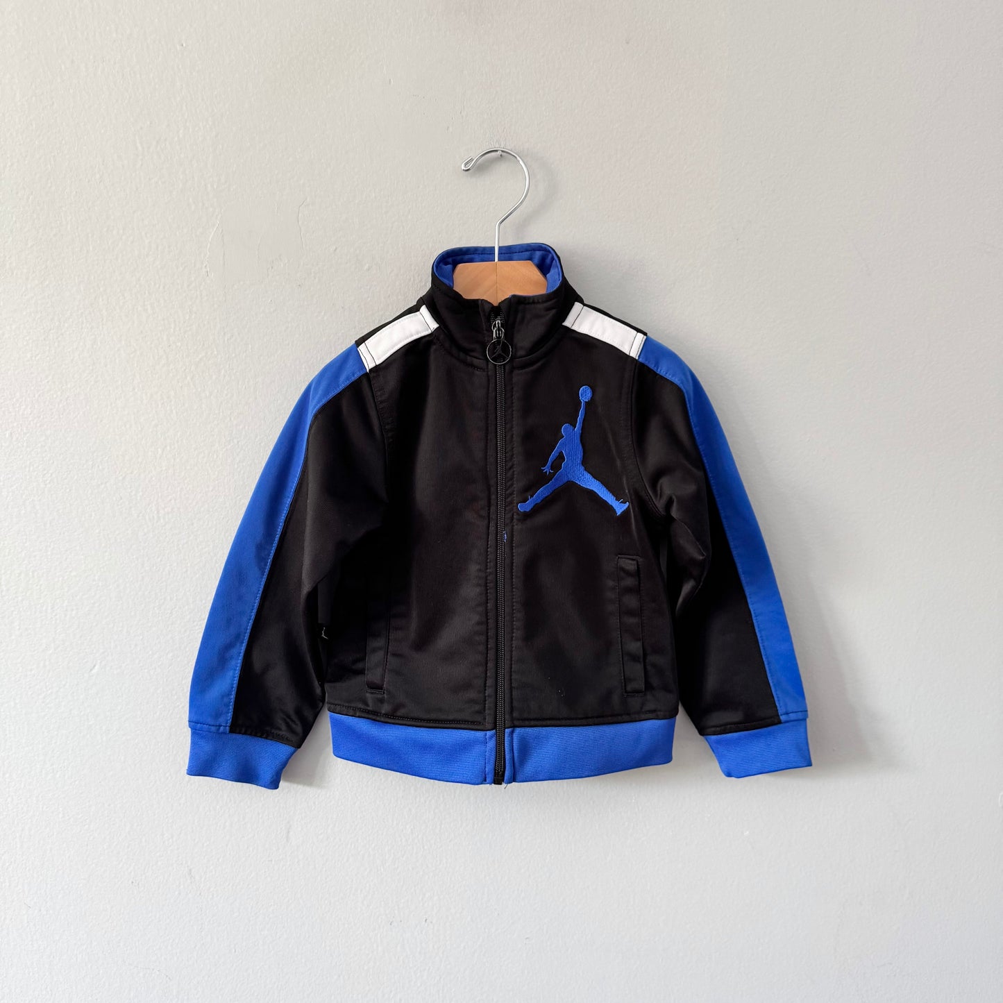 Nike x Jordan / Veste de survêtement noire et bleue / 3T