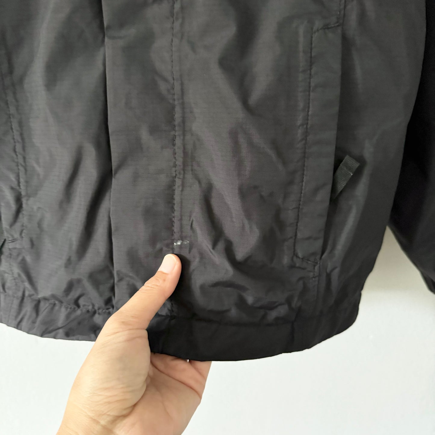 The North Face / Black windbreaker / 7-8Y