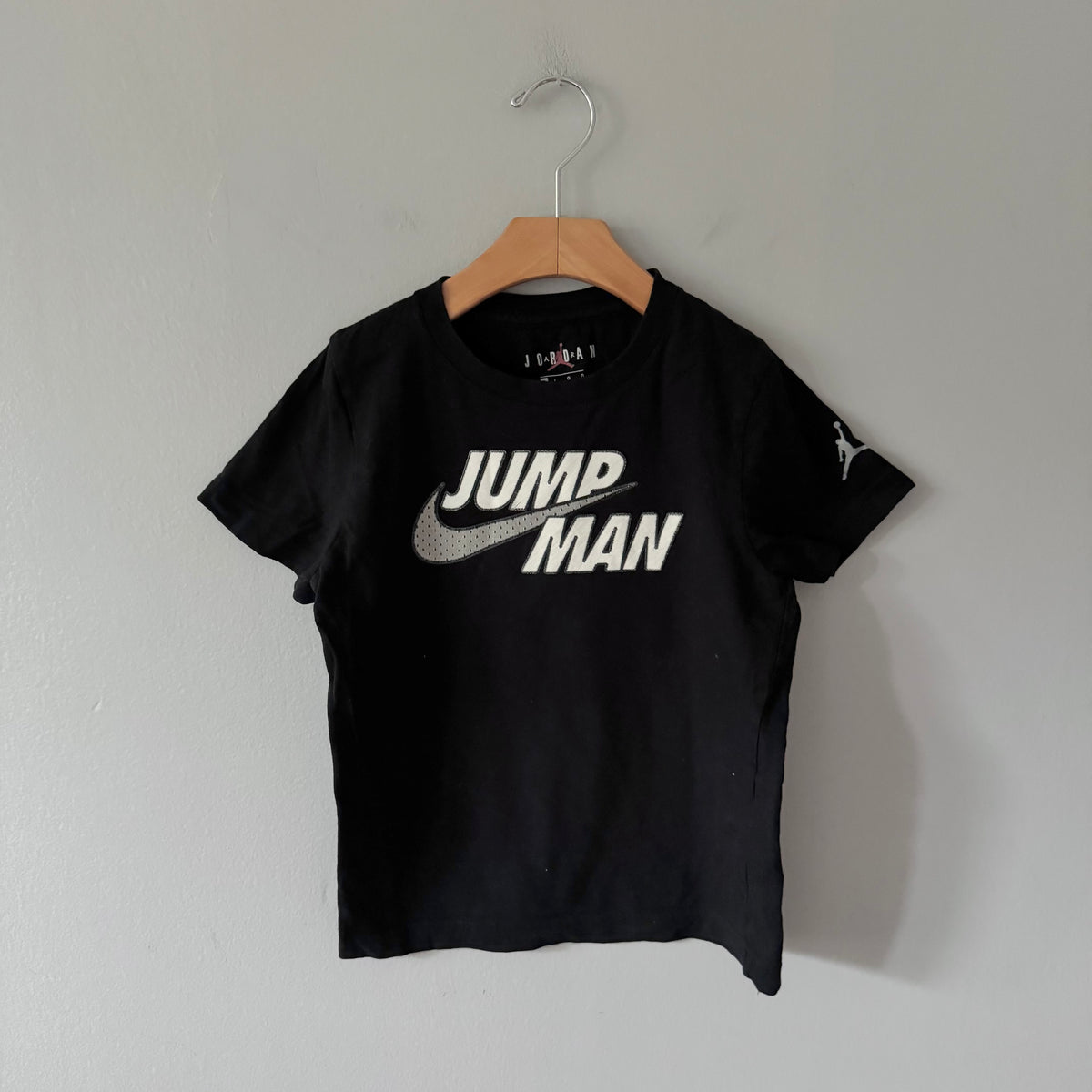 Nike x Jordan / Black T-shirt / 6-7Y