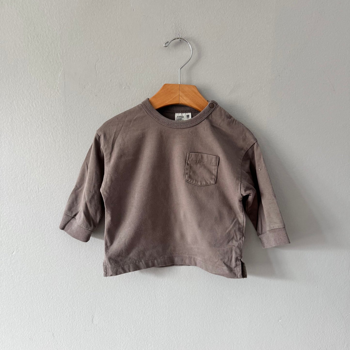 Uniqlo / T-shirt gris à manches longues / 12-18M