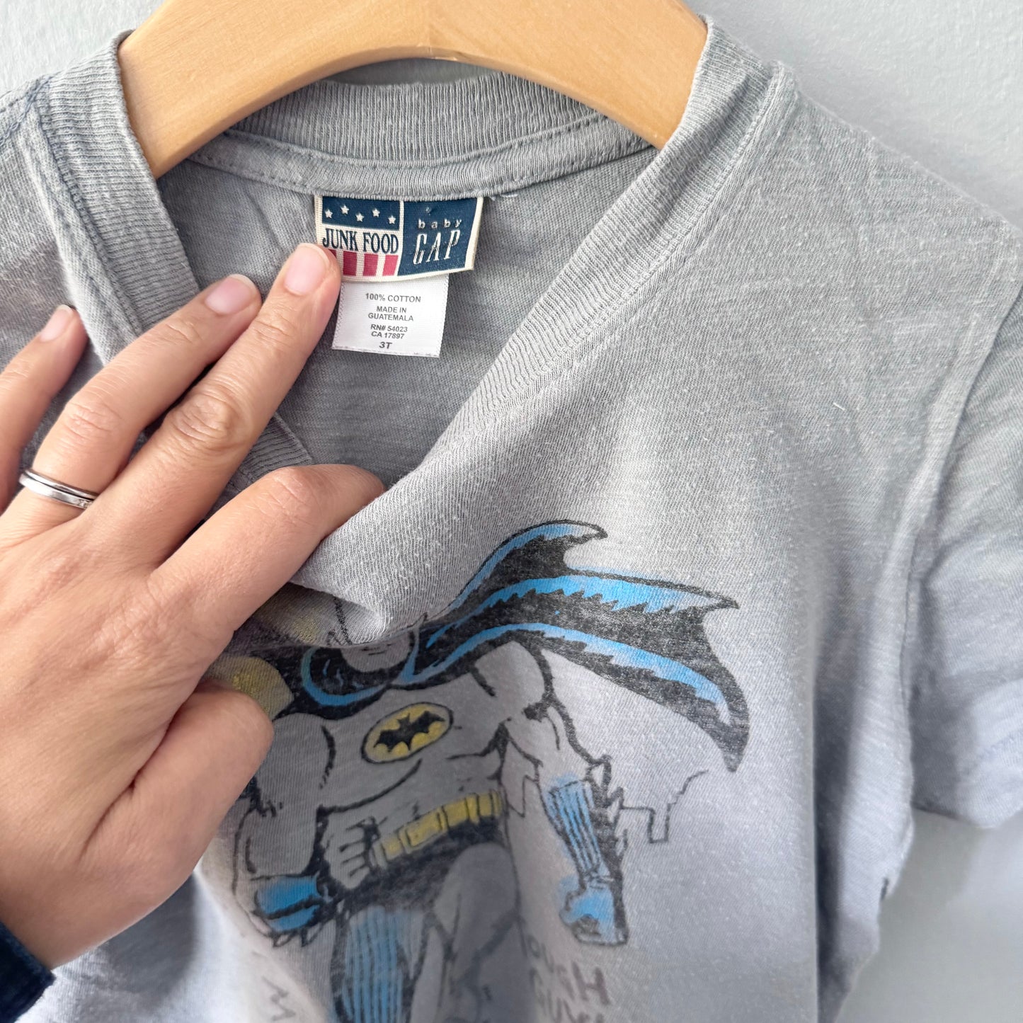 Gap	/ Grey batman T-shirt / 3Y