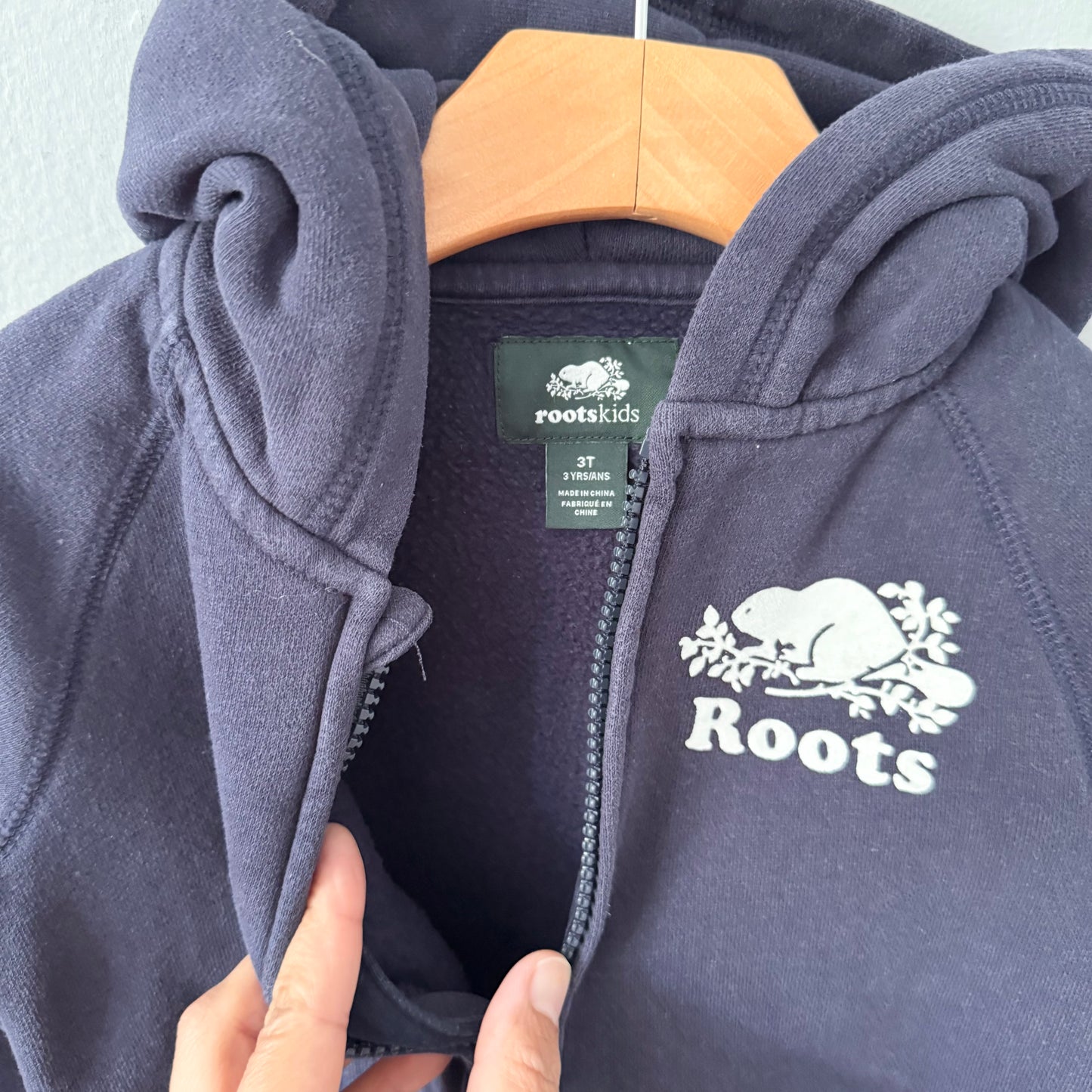 Roots / Navy zip up hoodie / 3T