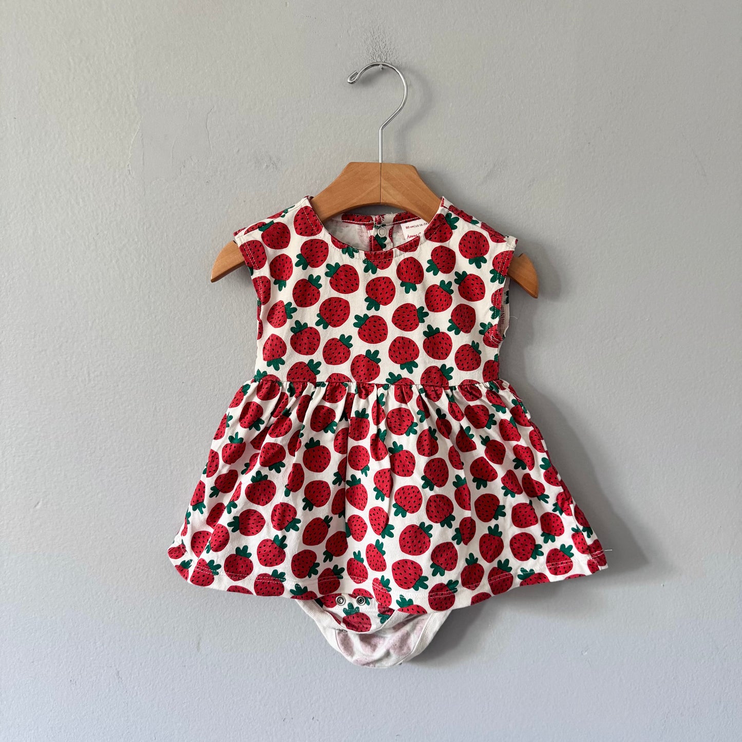 Hanna Andersson / Strawberry onesie dress / 18-24M