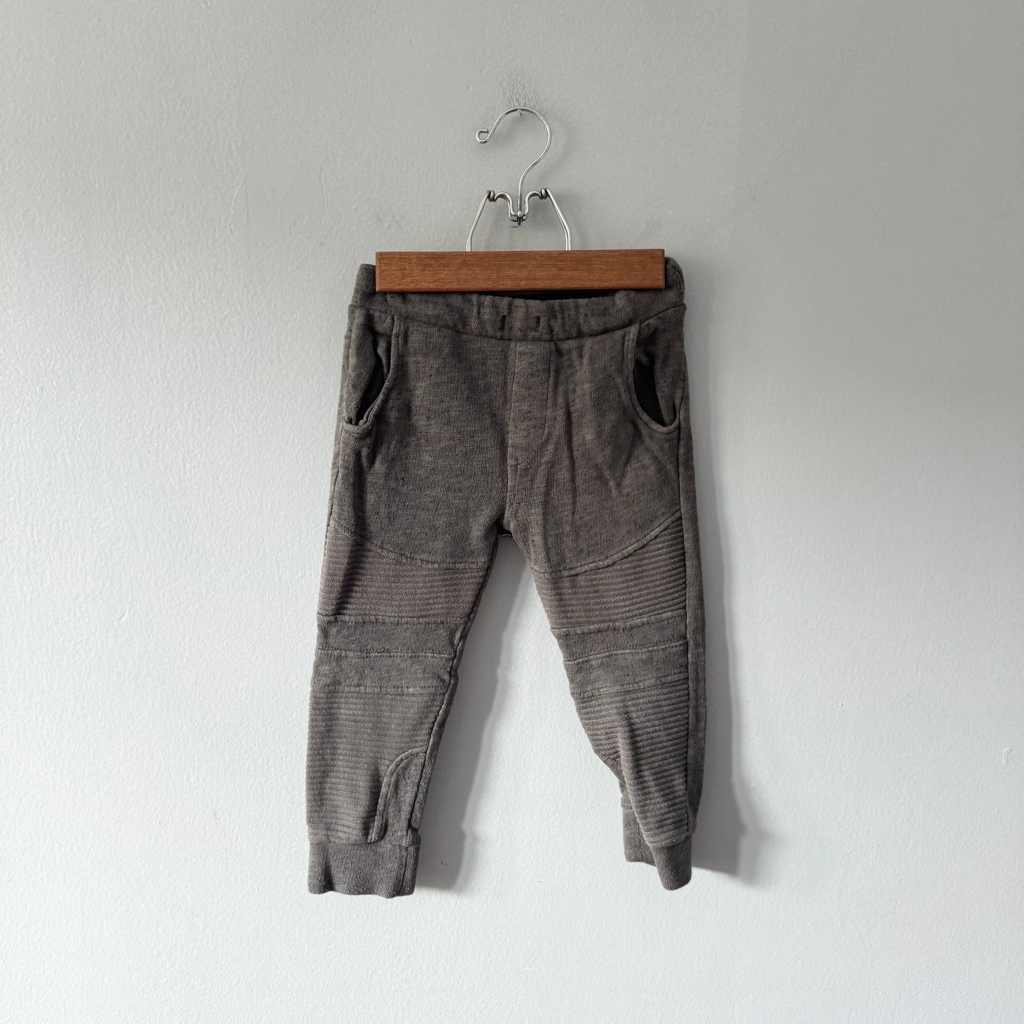 Zara / Grey jogger pants / 5Y