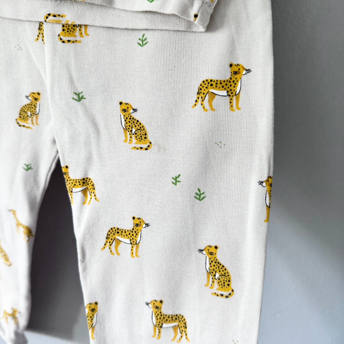 Petit lem / Beige x cheetah pajama set / 3Y
