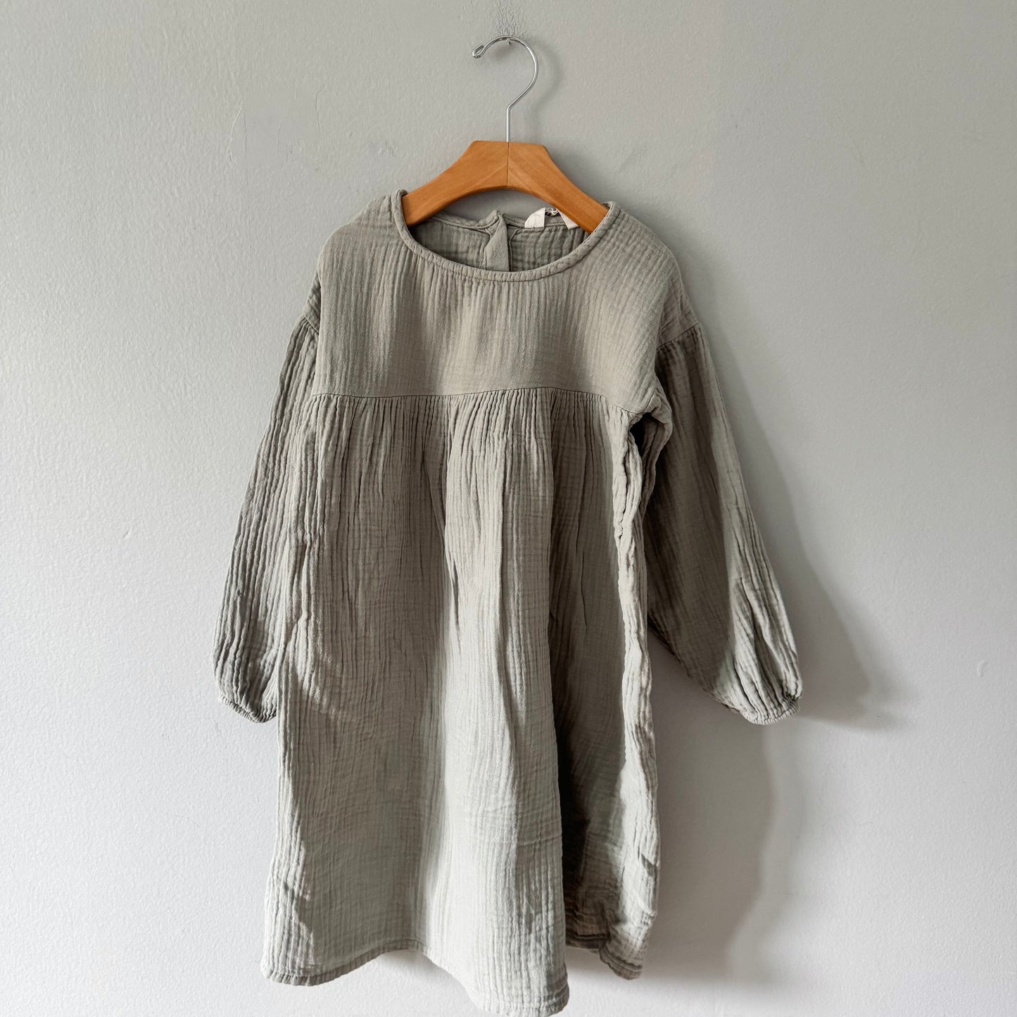 H&M / Grey muslin dress / 6-7Y