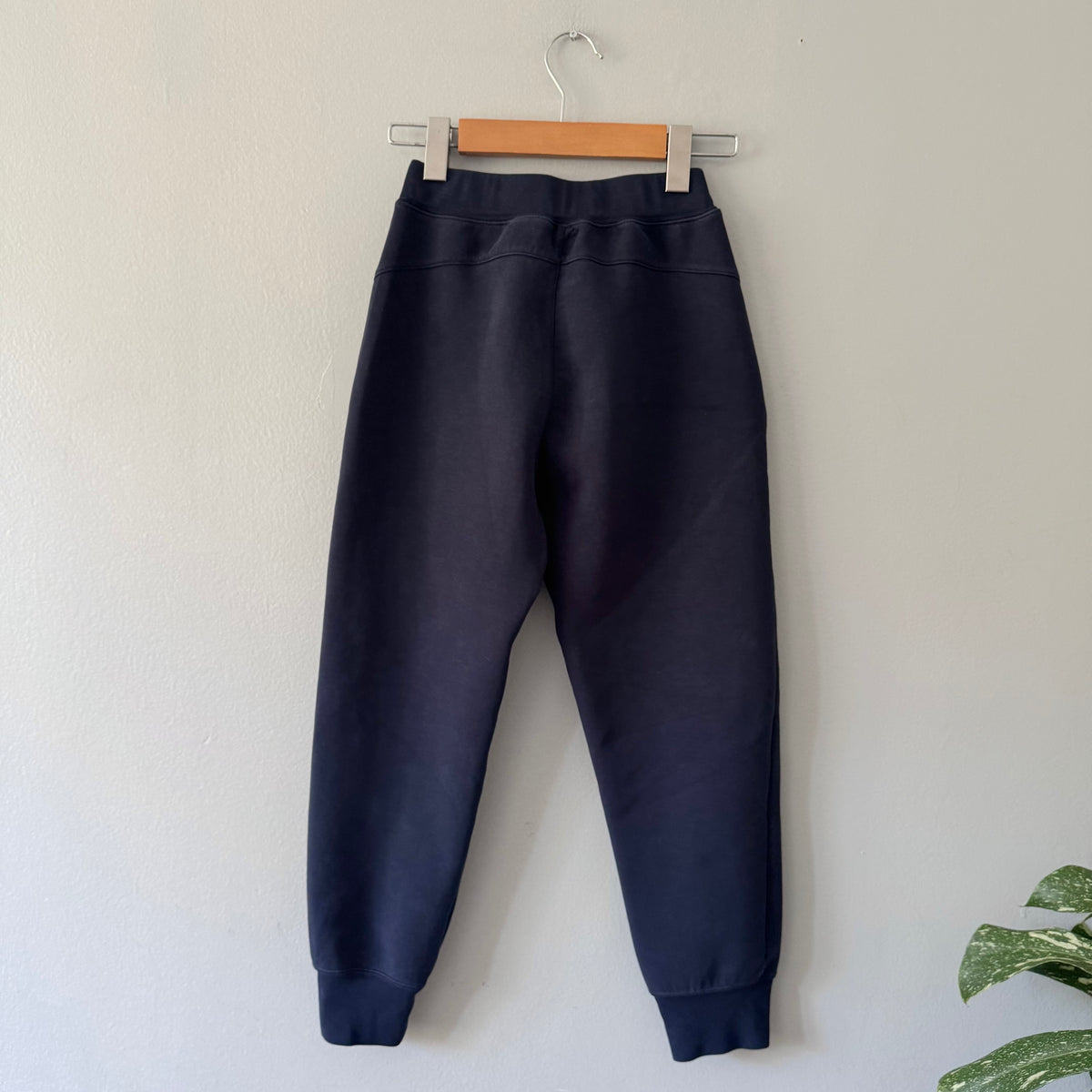 Uniqlo / Navy crew pants / 9-10Y