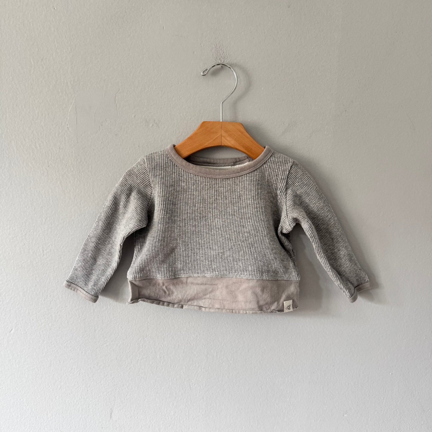 Burt's Bees baby / Light grey waffle long sleeve / 0-3M
