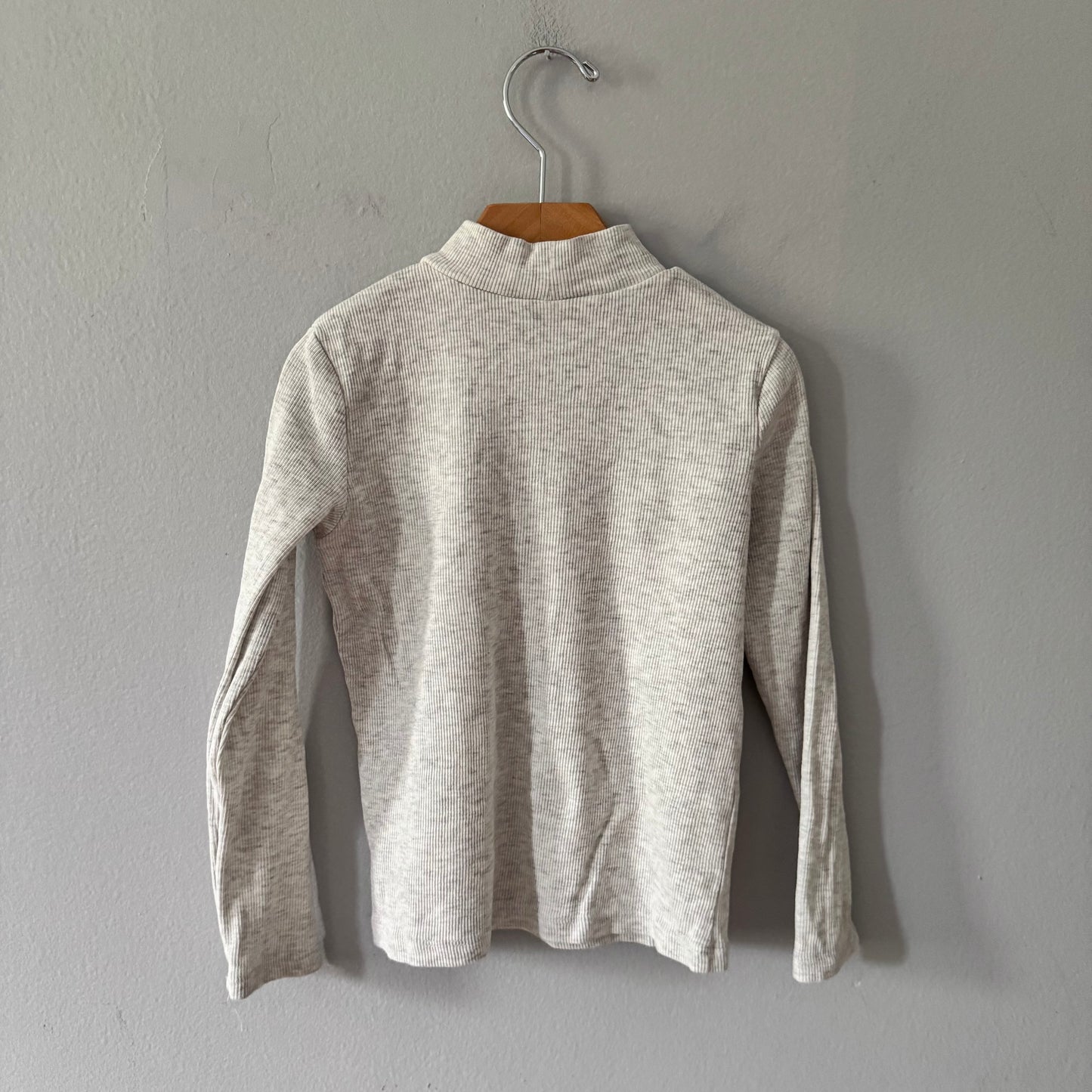 H&M / Light grey ribbed long sleeve / 4Y