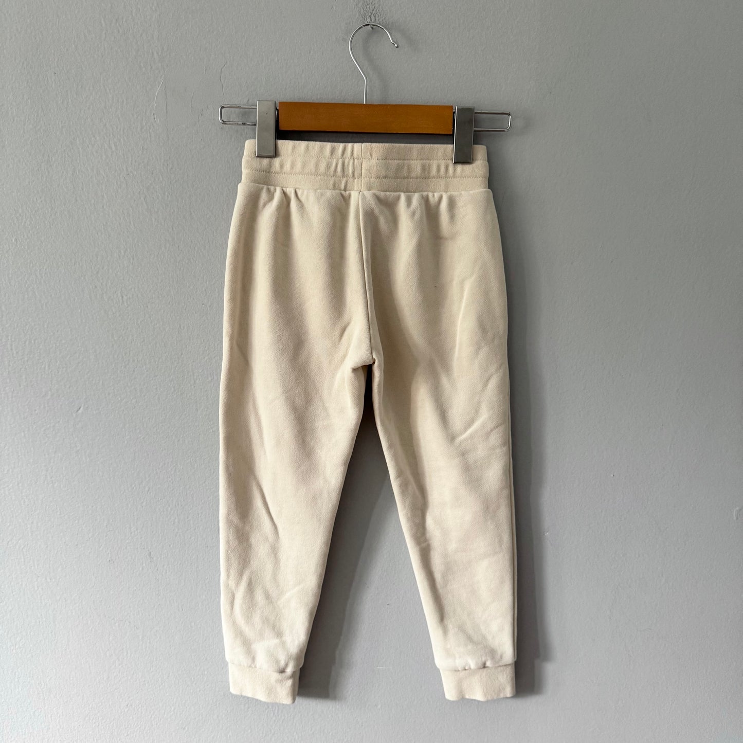 Puma / Ivory sweatpants / 6Y