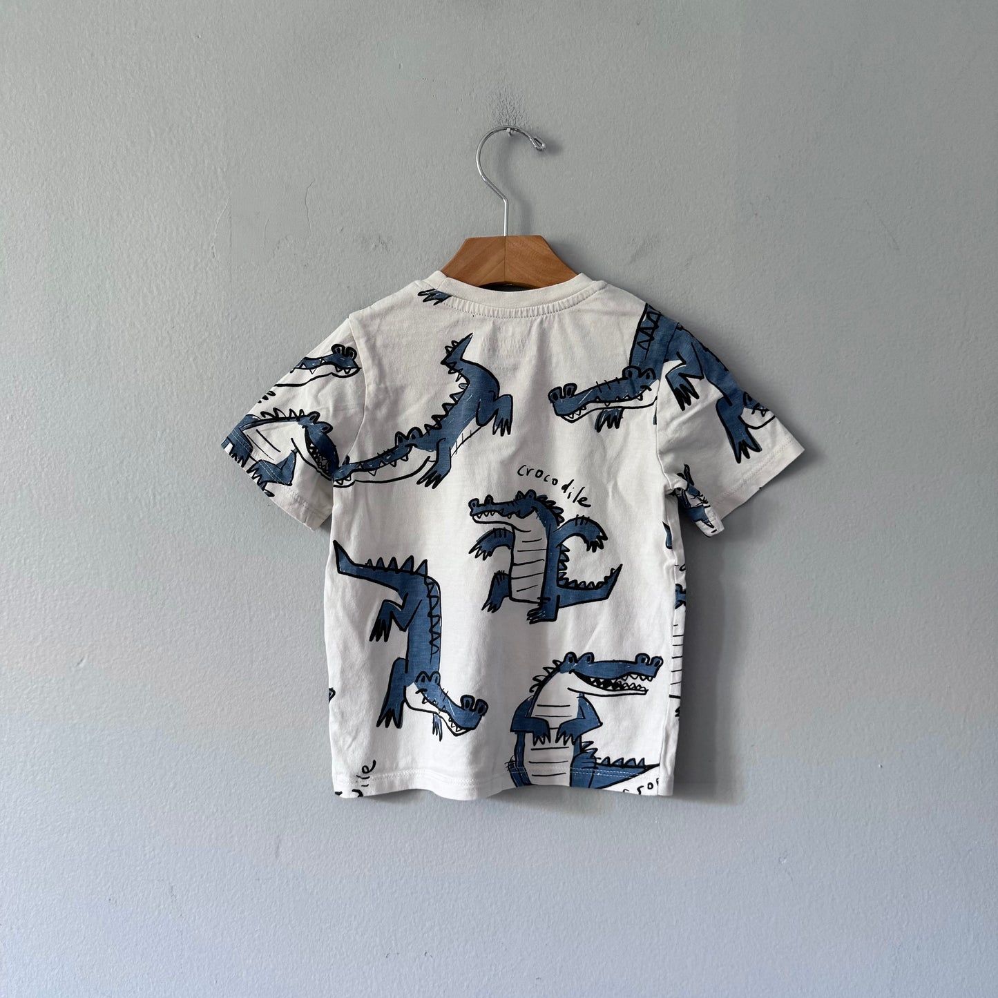 H&M / White crocodile T-shirt / 2-4Y