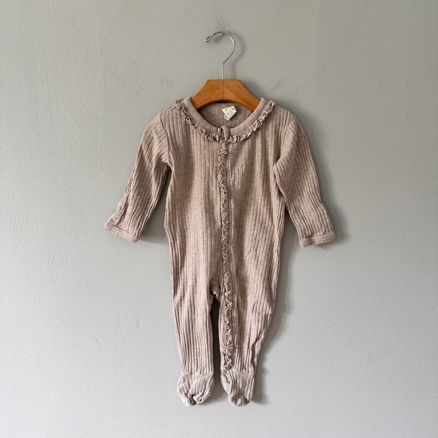 Kate Quinn / Beige ribbed romper / 6-9M