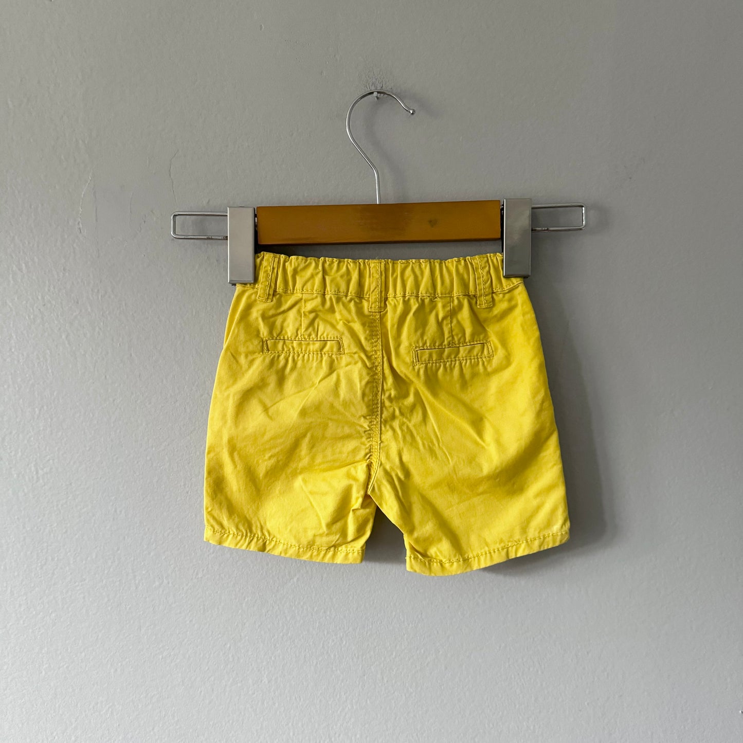 Obaibi / Yellow shorts / 6M