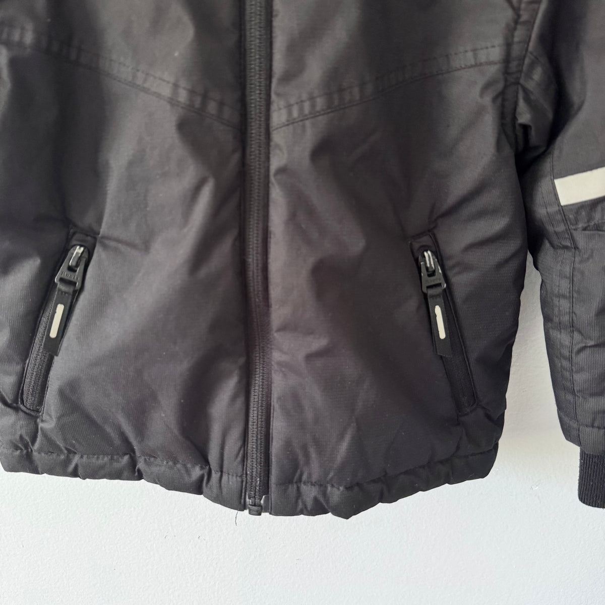 Roots / Black puffer jacket / 2T
