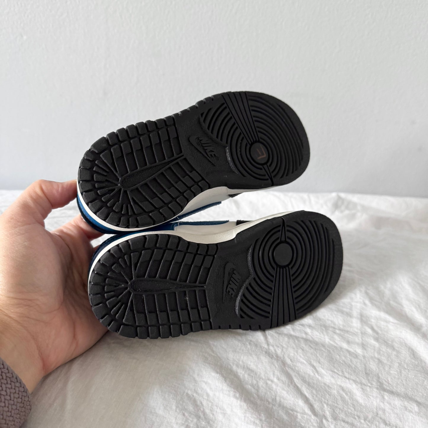 Nike / Running Shoes / US10