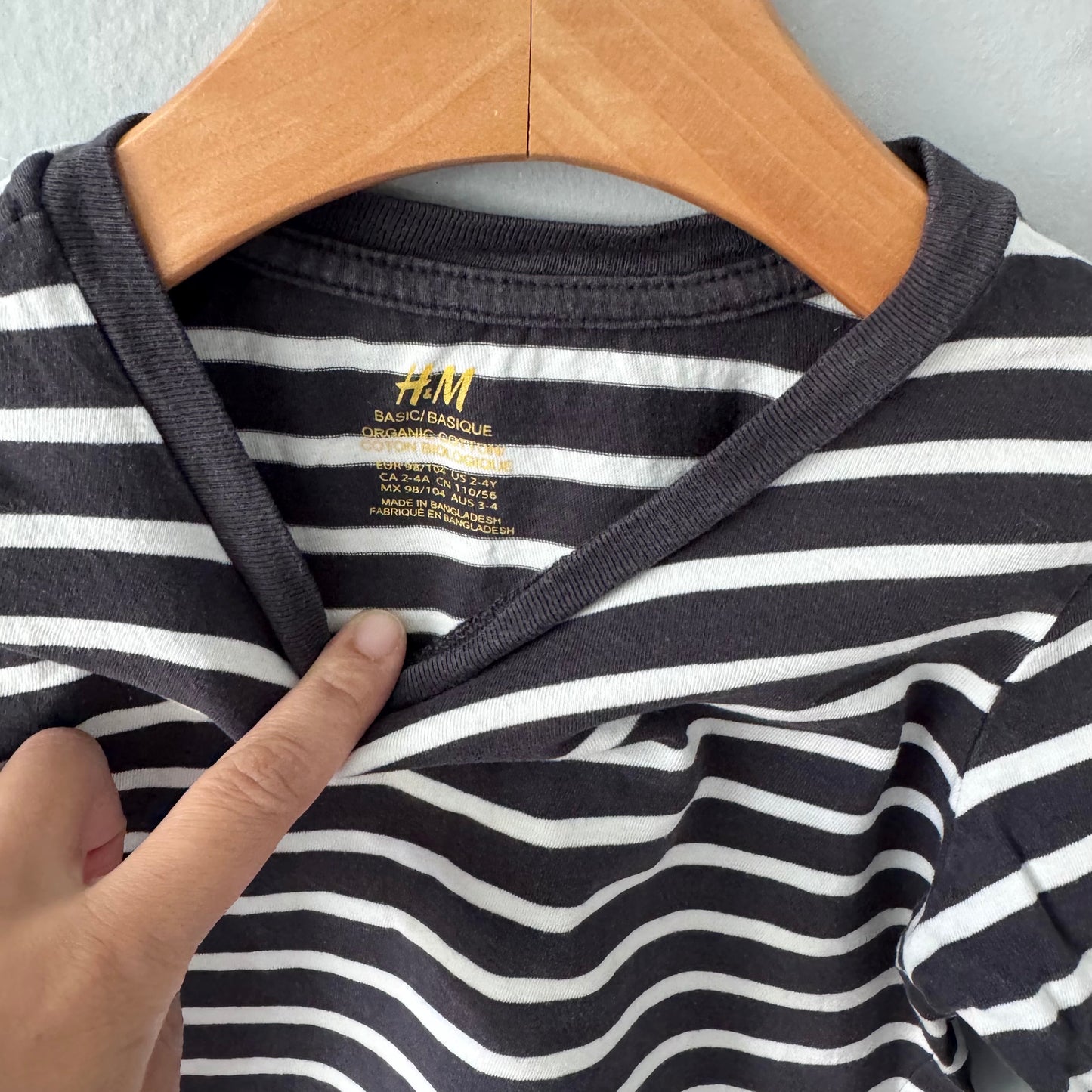 H&M / Grey x white stripe long sleeve / 2-4Y