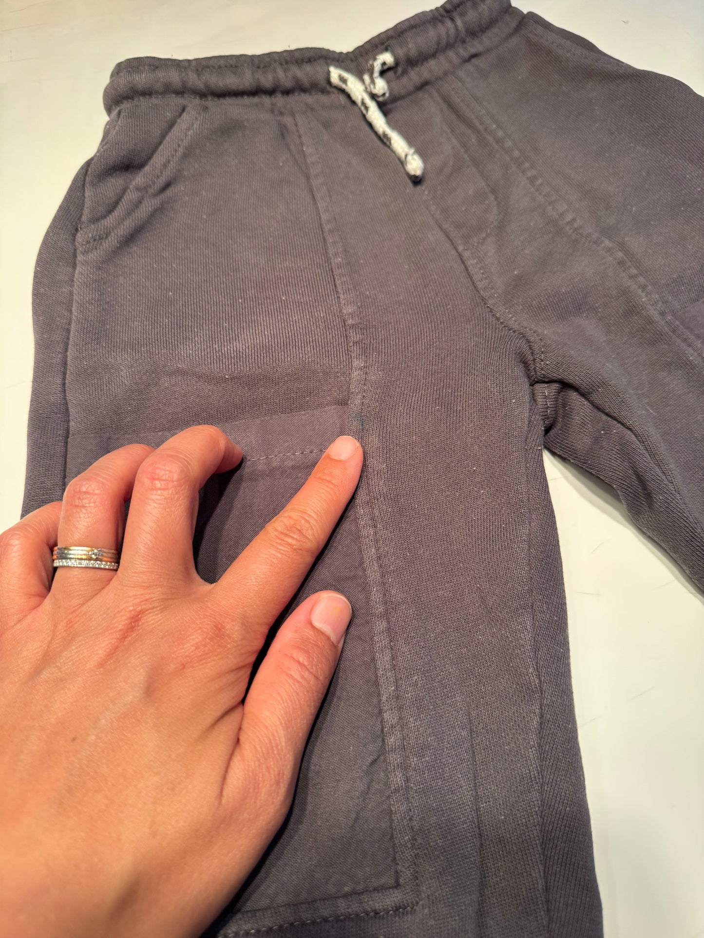 Zara / Dark grey sweatpants / 2Y
