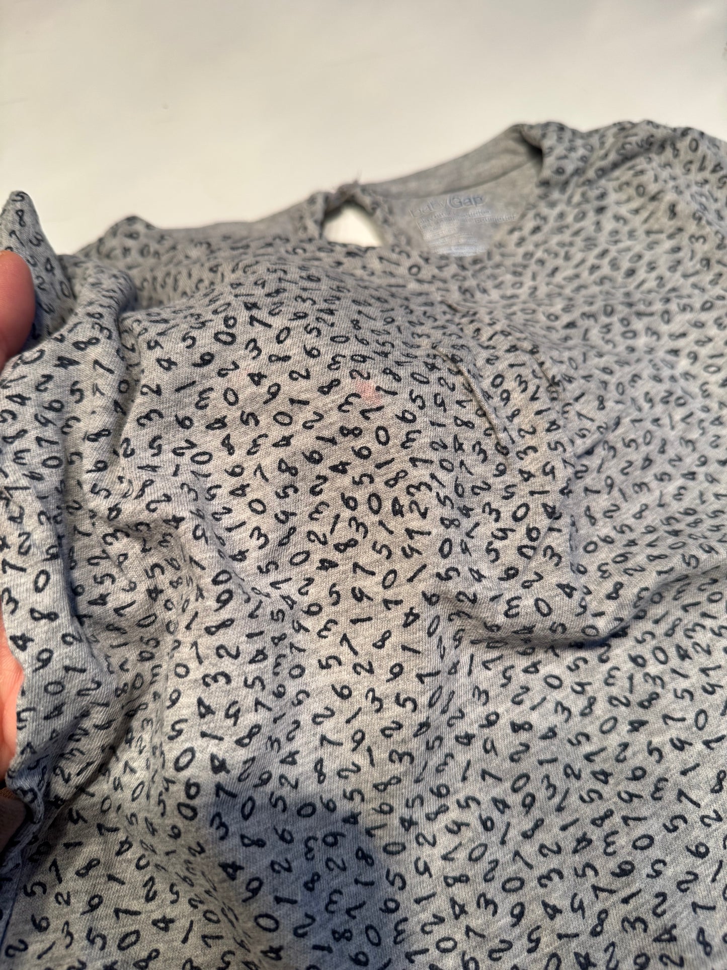 Gap / Light grey number long sleeve / 2Y