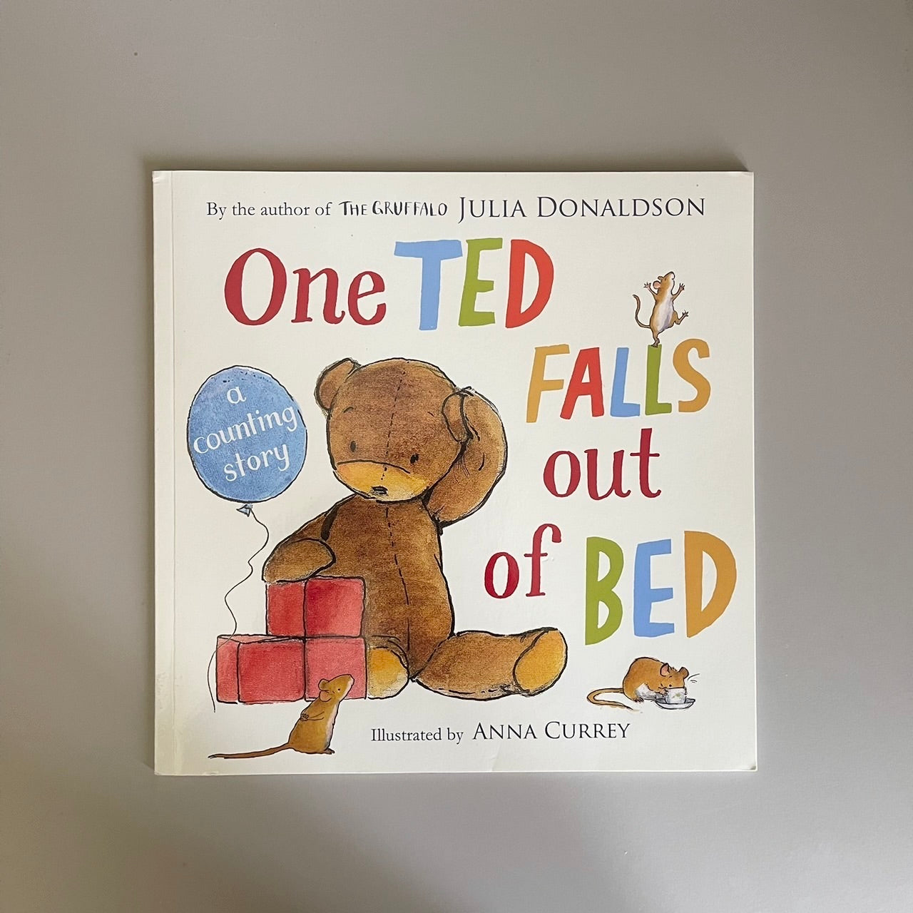 One TED FALLS out of BED / Julia Donaldson