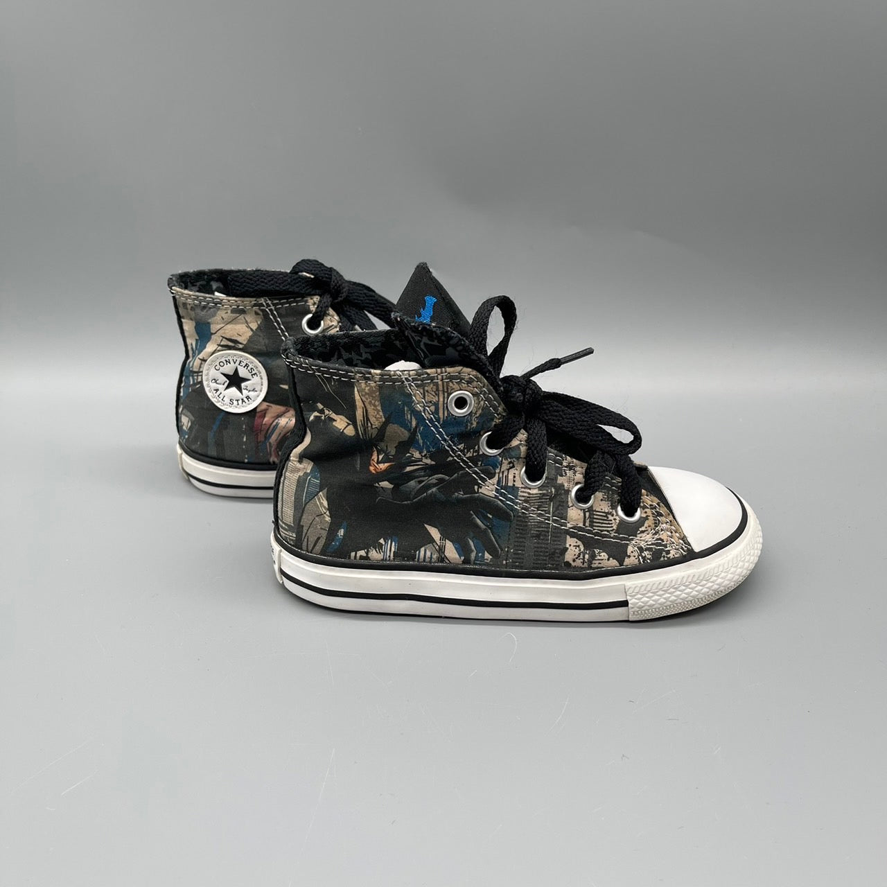 Converse best sale batman shoes