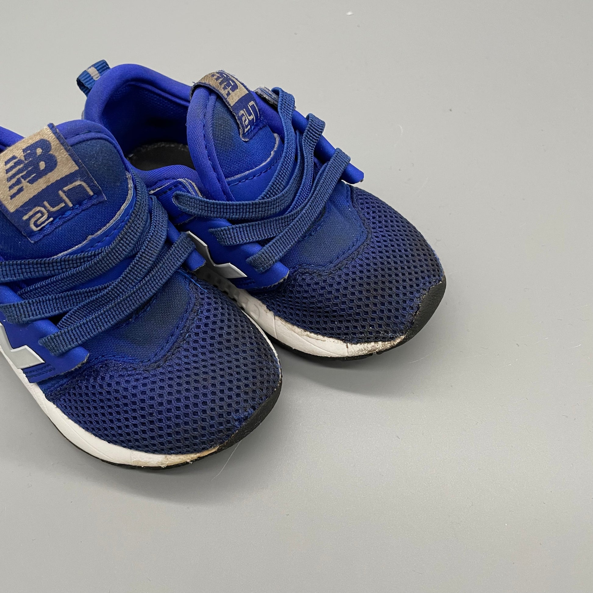 New Balance Model 247 Runners US6