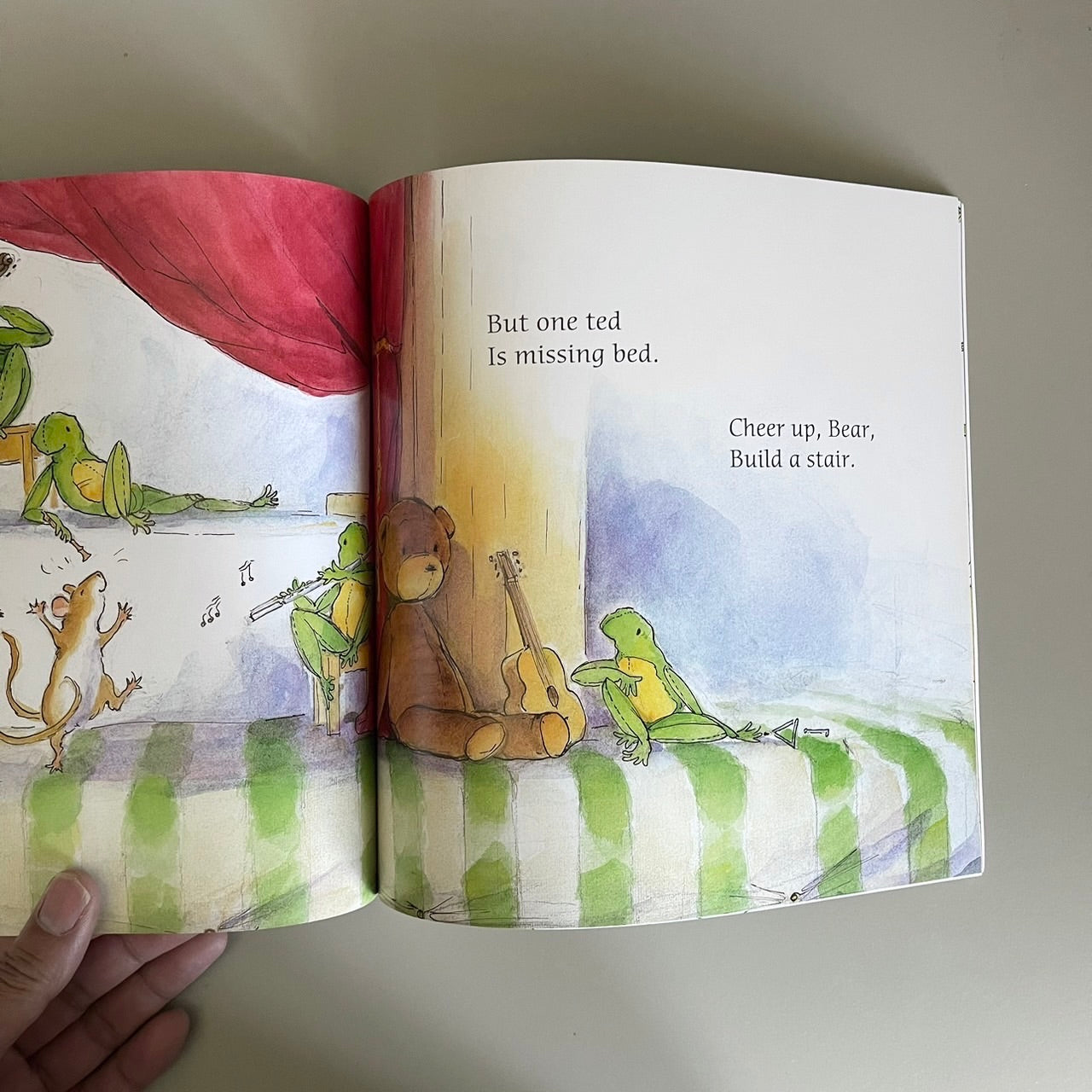 One TED FALLS out of BED / Julia Donaldson