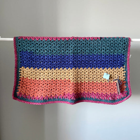 Handmade / Crochet blanket / 30' x 30'